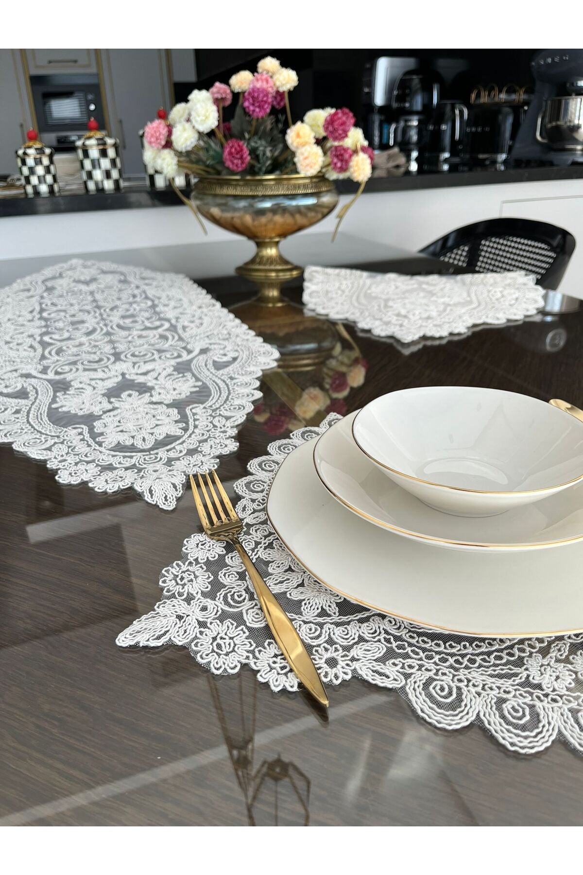 Tropikhome Nakışlı Ekru 35 x 115 Runner + 35 x 50*6 Amerikan Servisli 7 Parça Sunum Yemek Seti — Ekru