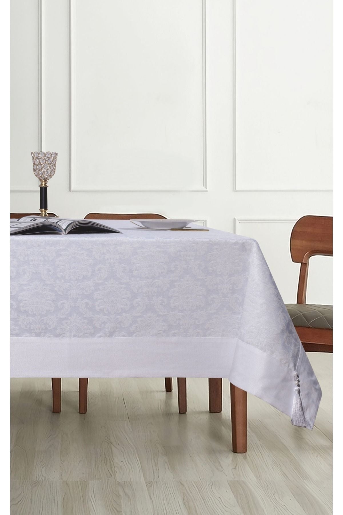 Tropikhome 160 x 220 Beyaz Pamuklu Damask Desenli Bordürlü Masa Örtüsü — Beyaz