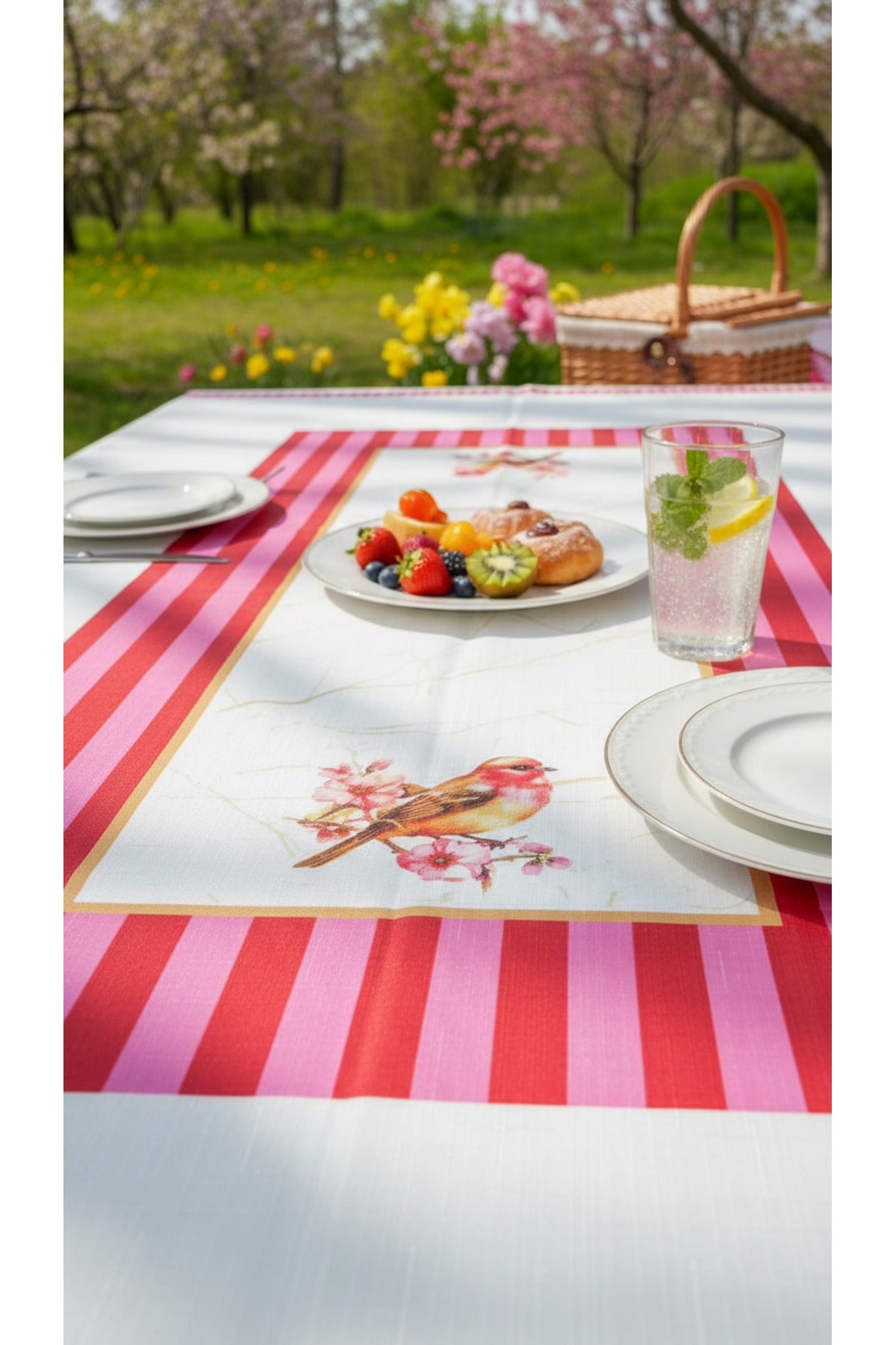 Tropikhome 140 x 180 Pembe Kuş Desenli Solma Yapmaz Dijital Baskılı Dertsiz Masa Örtüsü — Pembe