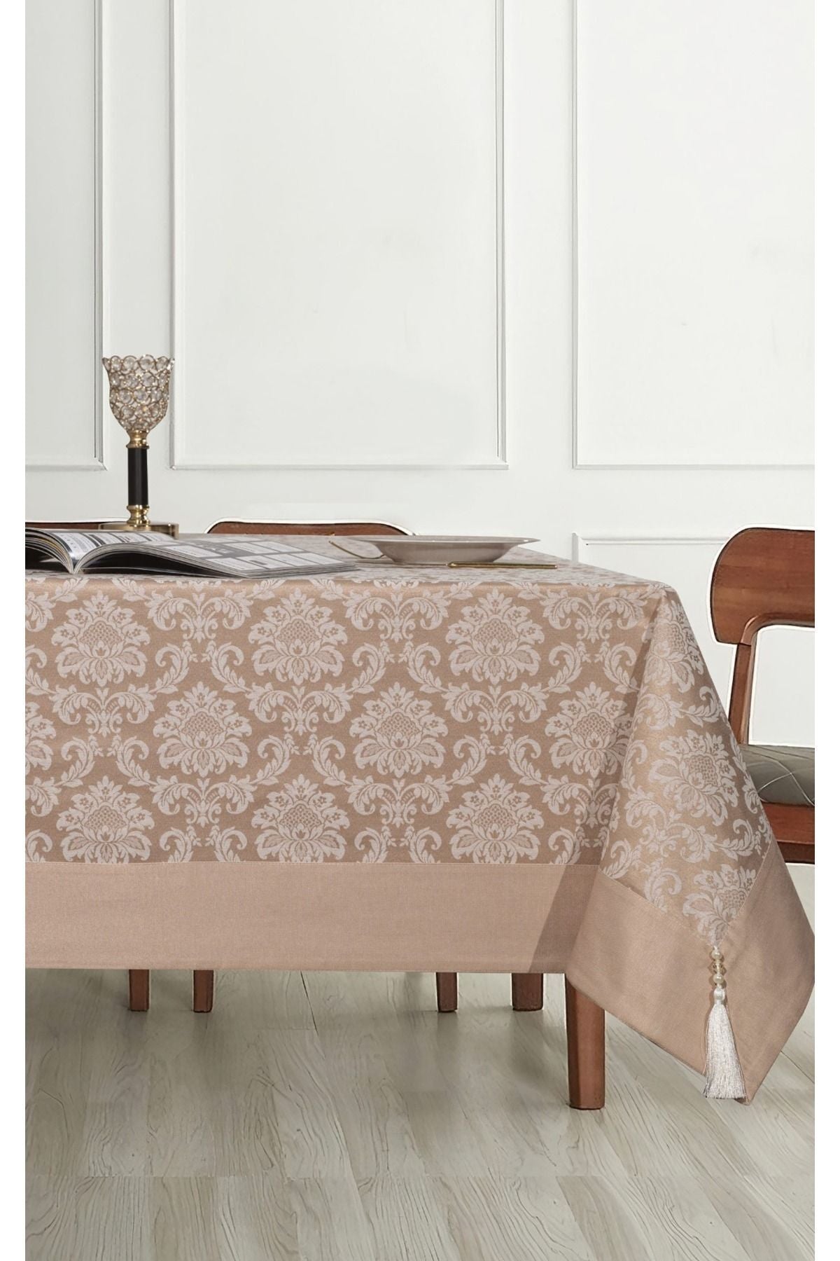 Tropikhome 160 x 220 Bej Pamuklu Damask Desenli Bordürlü Masa Örtüsü — Bej