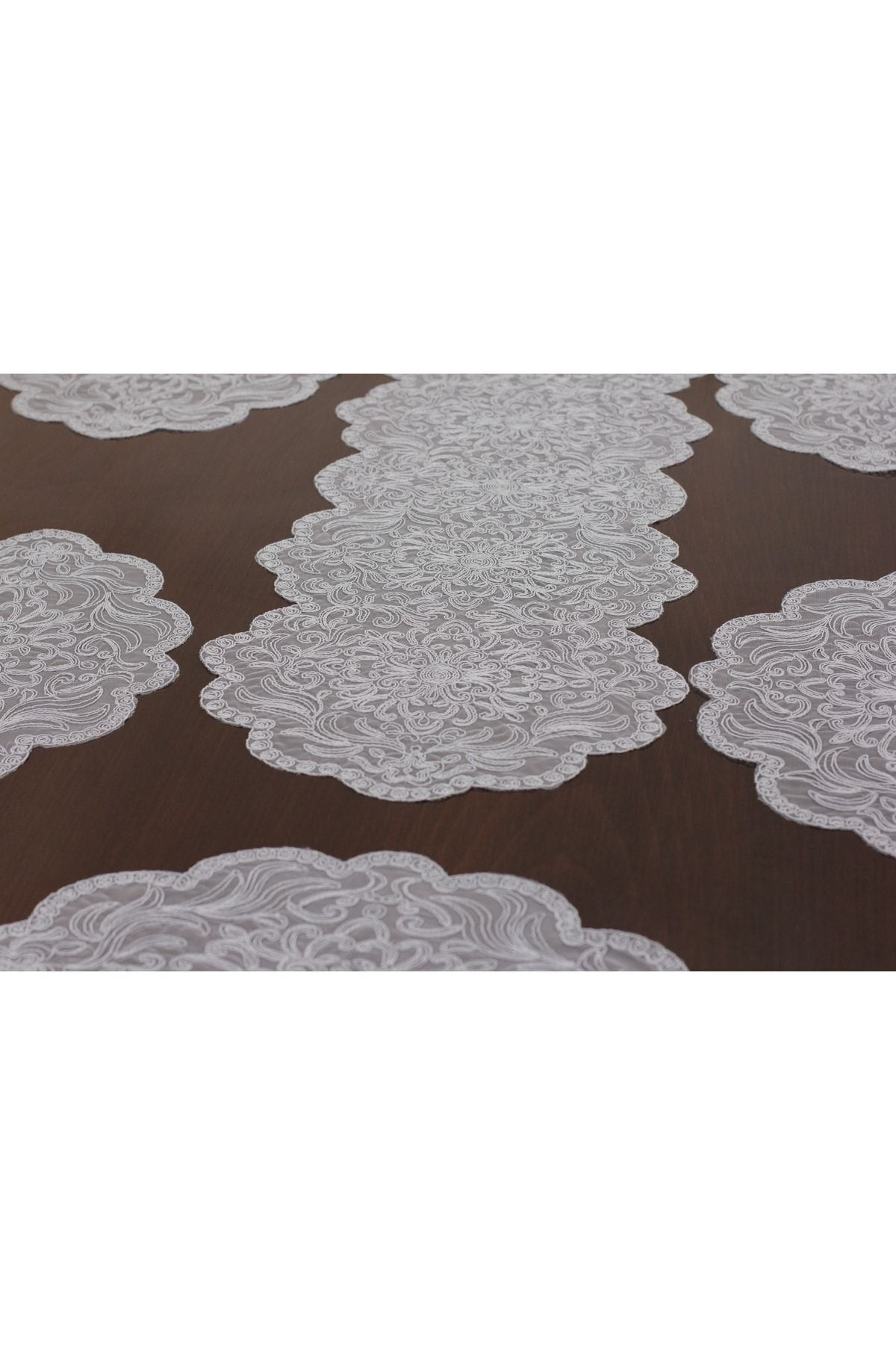 Tropikhome Nakışlı Gri 40 x 110 Runner + 40 x 40*12 Amerikan Servisli 13 Parça Sunum Yemek Seti — Gri