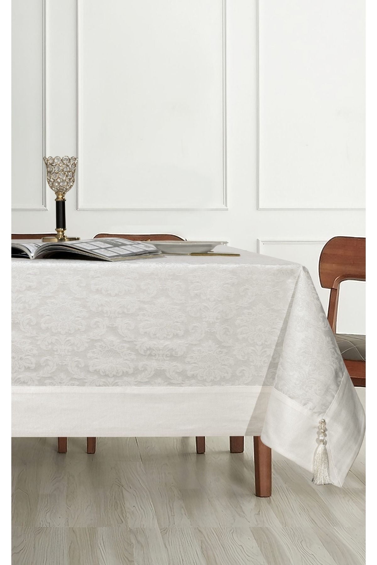 Tropikhome 160 x 220 Krem Pamuklu Damask Desenli Bordürlü Masa Örtüsü — Krem
