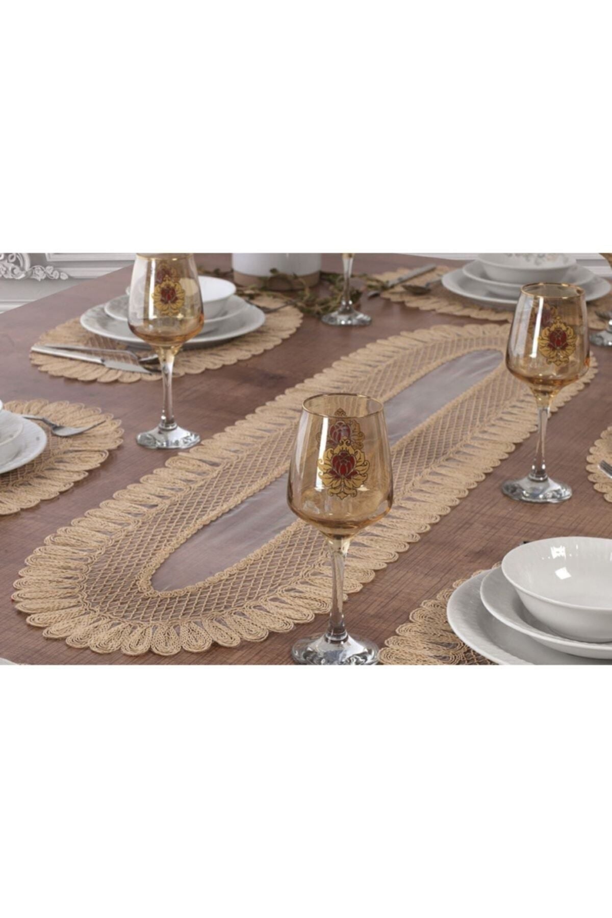 Tropikhome Nakışlı Bej 32 x 110 Runner + 32 x 50*6 Amerikan Servisli 7 Parça Sunum Yemek Seti — Bej