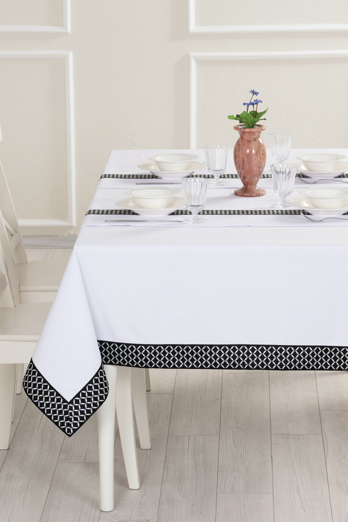 Tropikhome 160 x 260 + 2 Runner Beyaz Çeyizlik Pamuklu Masa Örtüsü Seti — Beyaz