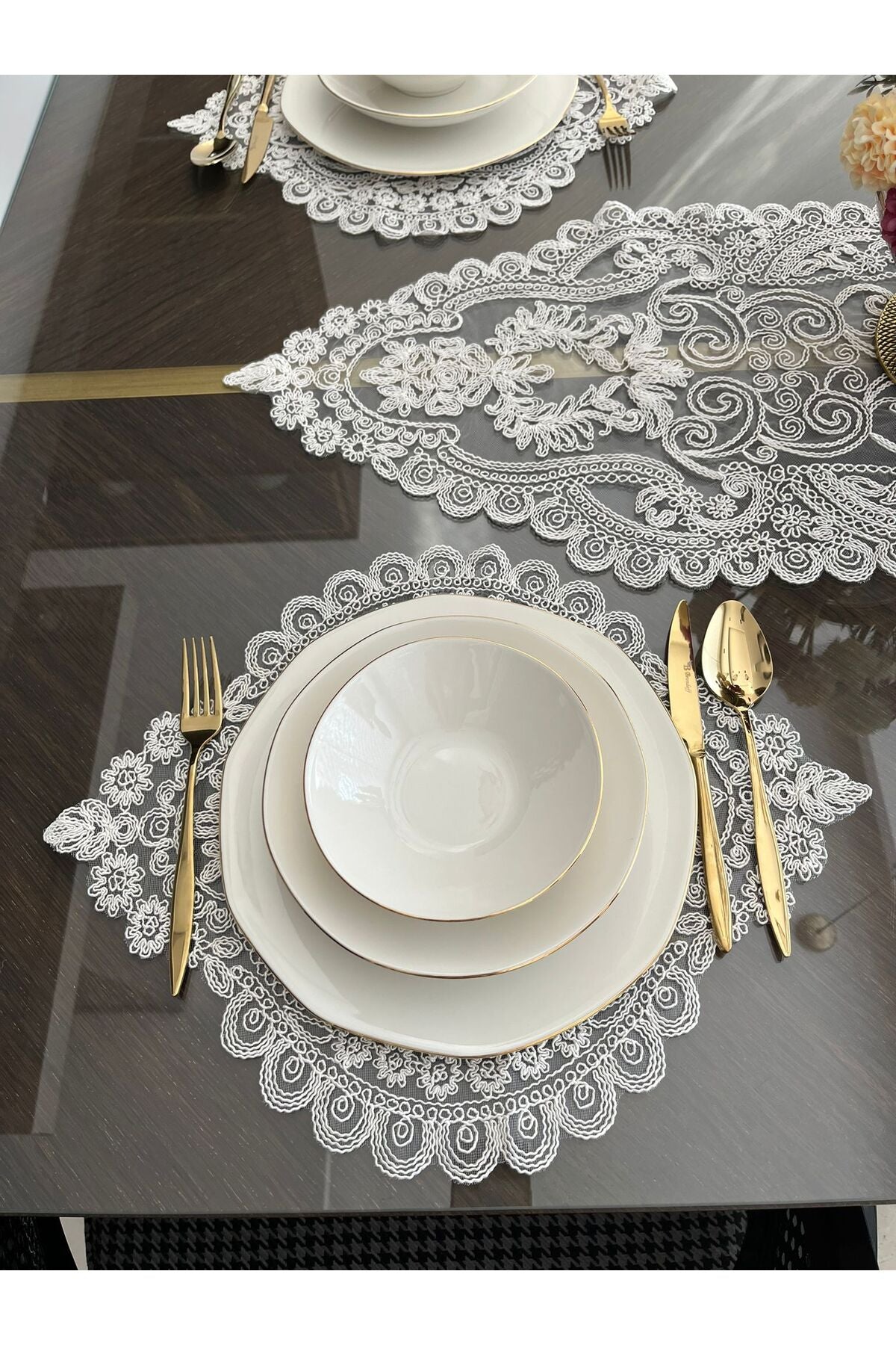 Tropikhome Nakışlı Ekru 35 x 115 Runner + 35 x 50*6 Amerikan Servisli 7 Parça Sunum Yemek Seti — Ekru