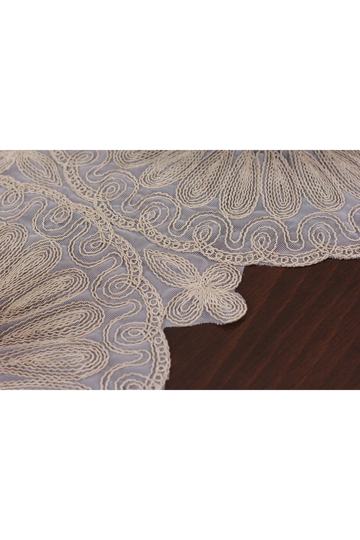 Tropikhome Nakışlı Bej 40 x 110 Runnerlı + 40 x 40*6 Amerikan Servisli 7 Parça Sunum Yemek Seti — Bej