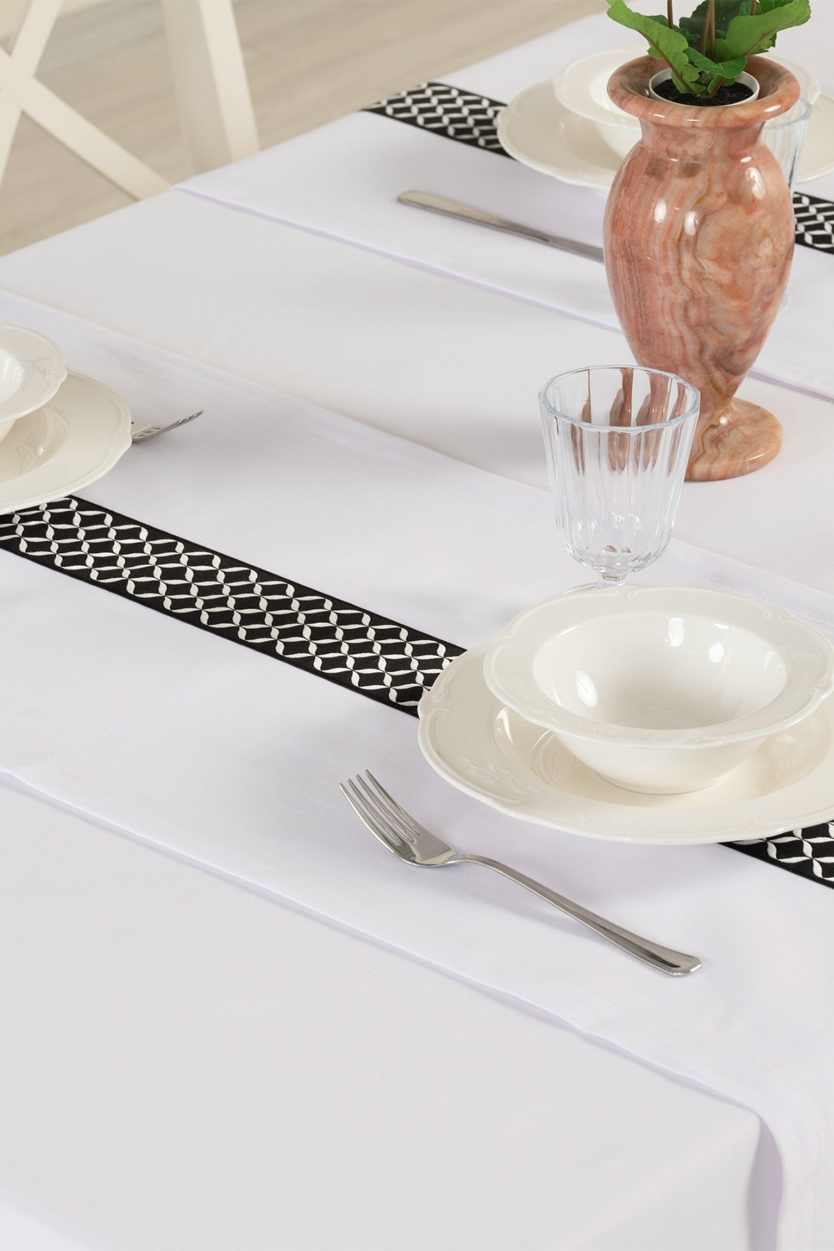 Tropikhome 160 x 260 + 2 Runner Beyaz Çeyizlik Pamuklu Masa Örtüsü Seti — Beyaz