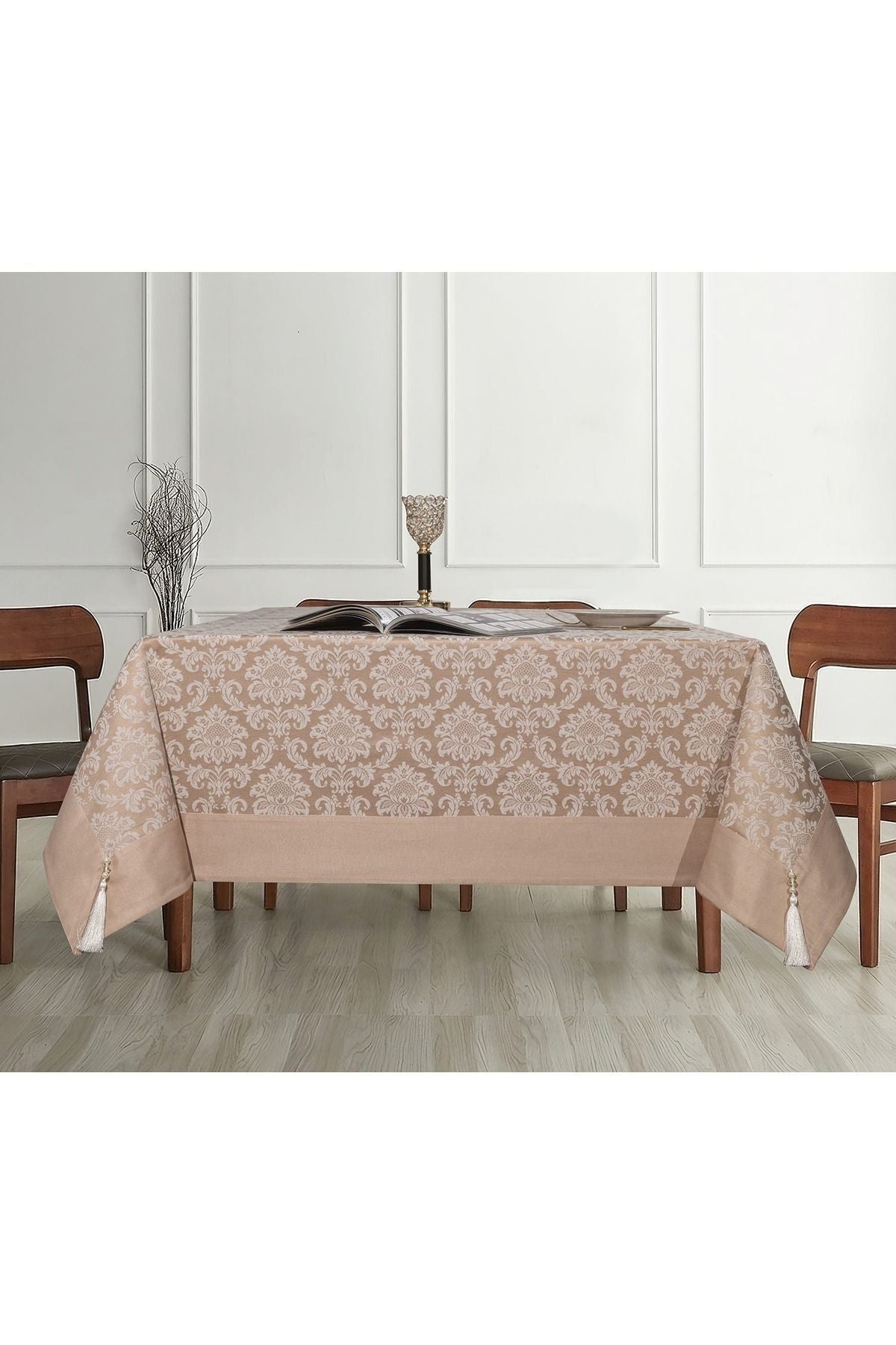 Tropikhome 160 x 220 Bej Pamuklu Damask Desenli Bordürlü Masa Örtüsü — Bej
