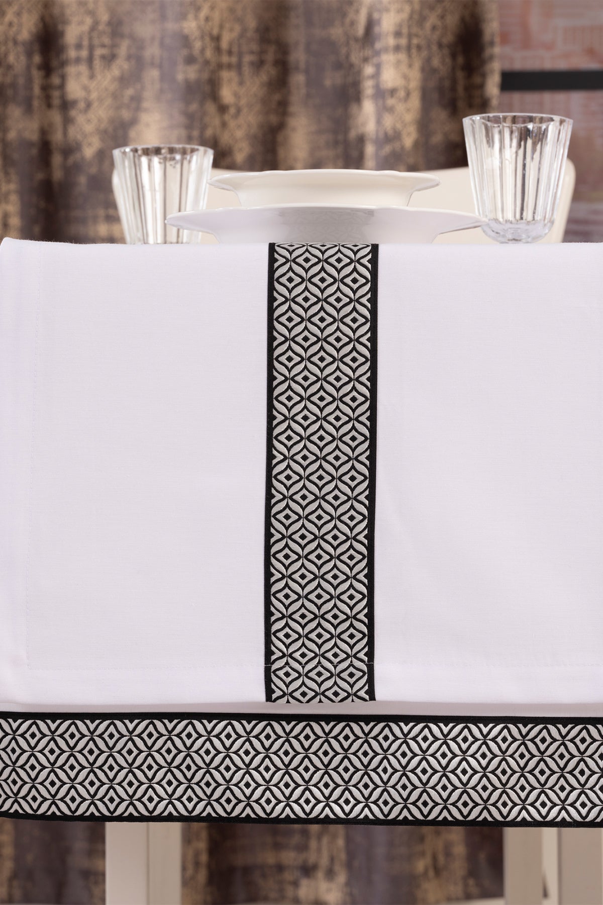 Tropikhome 160 x 260 + 2 Runner Beyaz Çeyizlik Pamuklu Masa Örtüsü Seti — Beyaz
