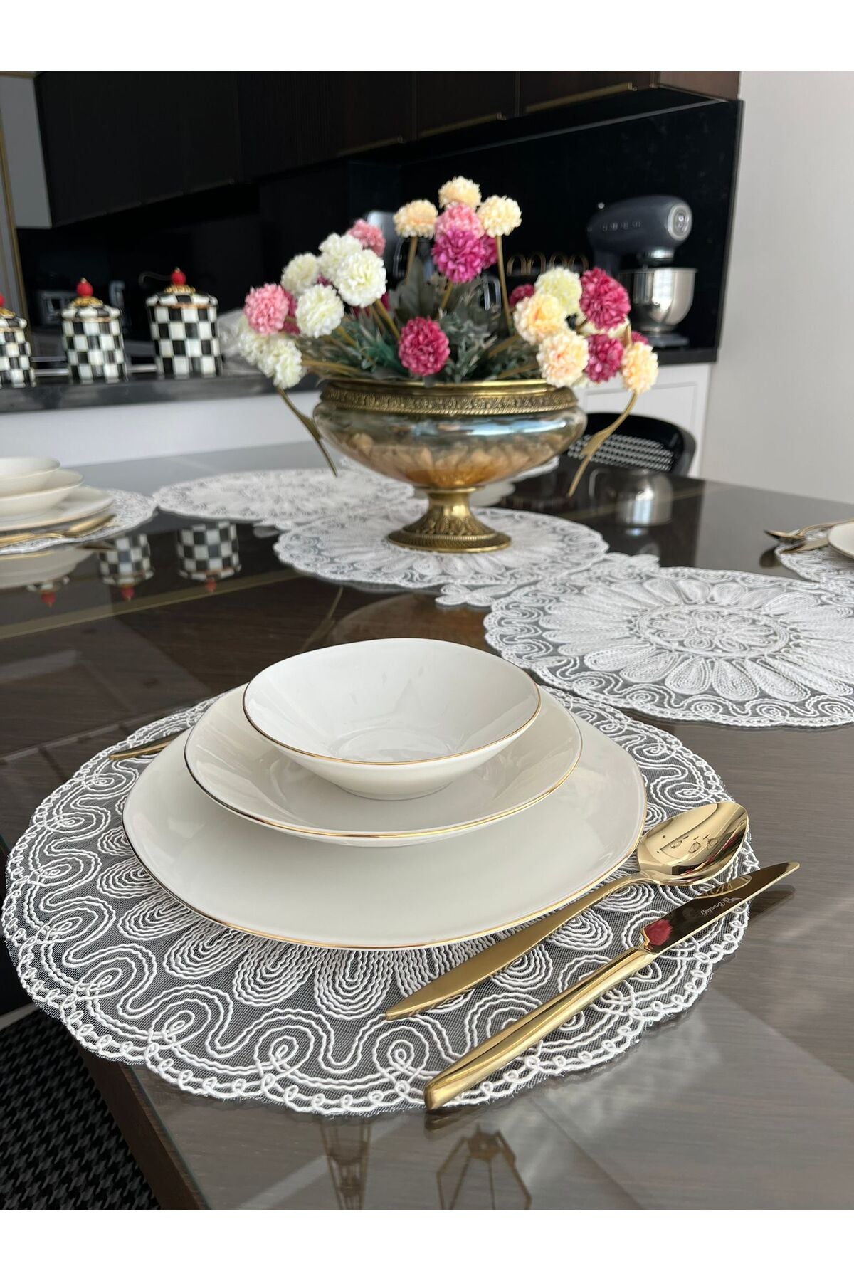 Tropikhome Nakışlı Ekru 40 x 110 Runnerlı + 40 x 40*6 Amerikan Servisli 7 Parça Sunum Yemek Seti — Ekru