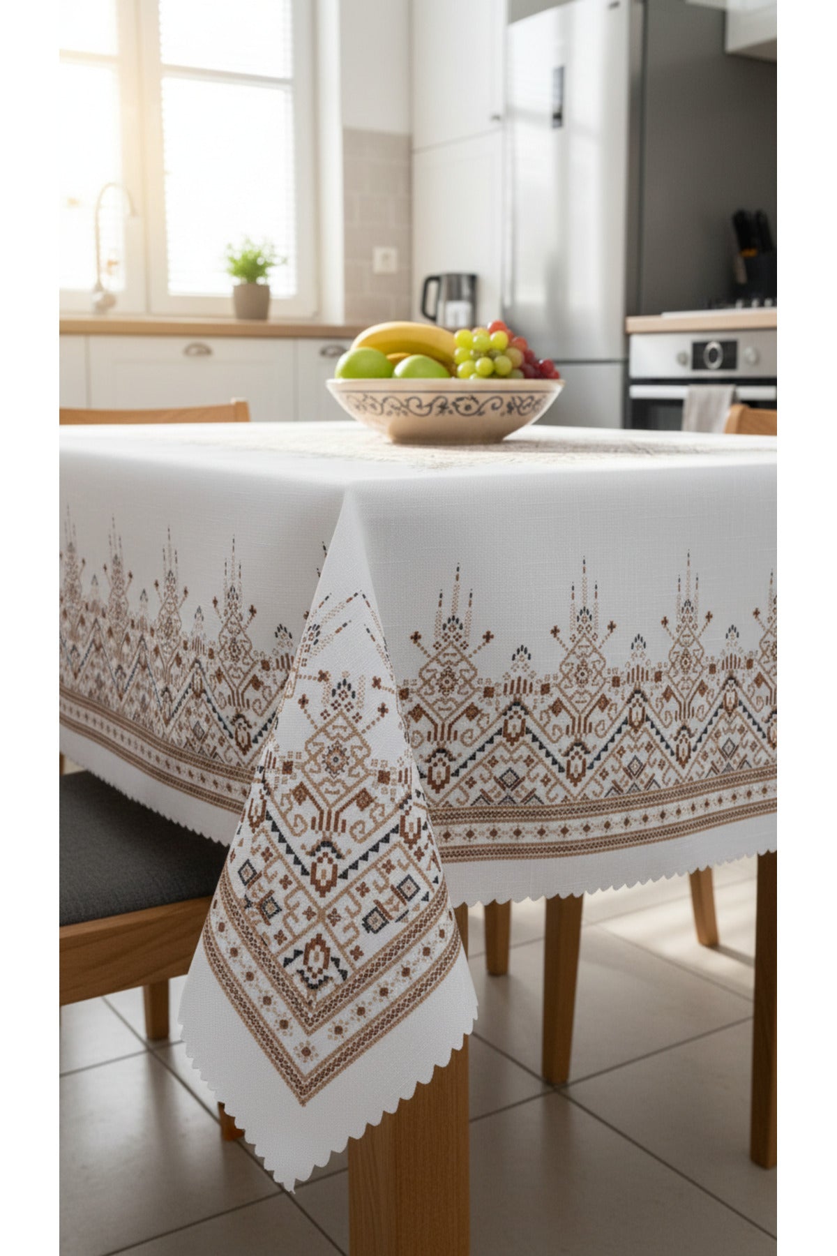 Tropikhome 150 x 220 Etnik Desenli Solma Yapmaz Dijital Baskılı Dertsiz Masa Örtüsü — Kahverengi