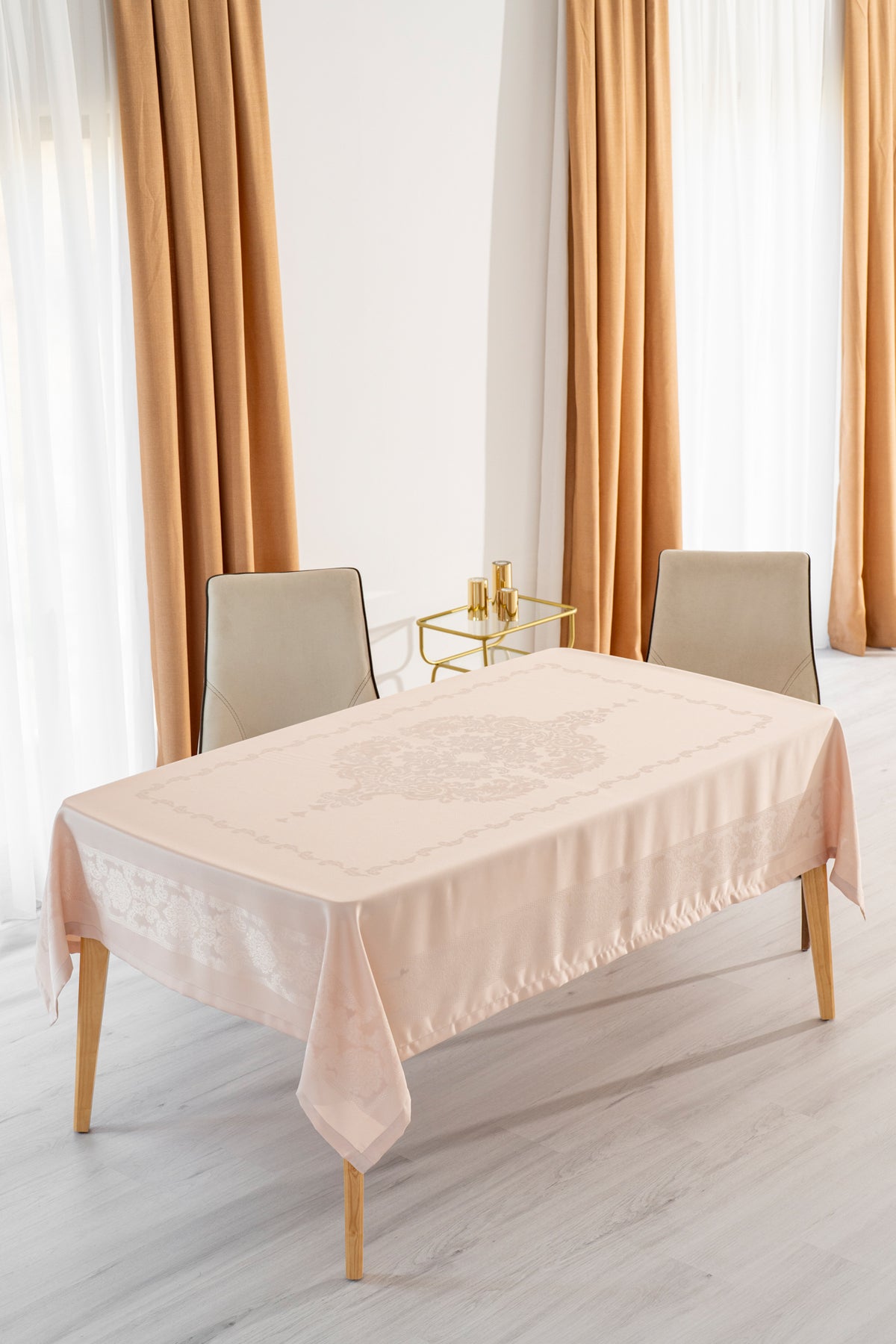 Tropikhome 160 x 220 Bej Sıvı İticilik Özellikli Jumbo Jakar Pano Masa Örtüsü — Bej