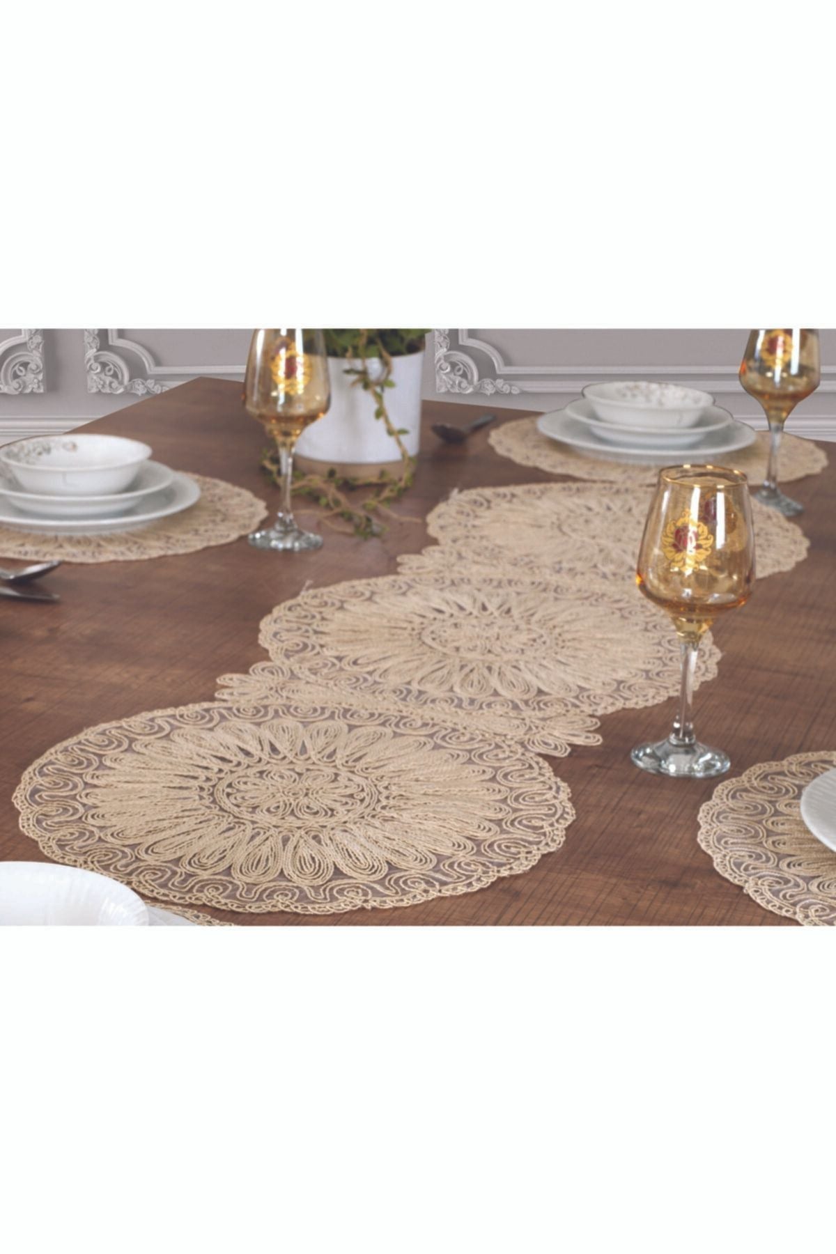Tropikhome Nakışlı Bej 40 x 110 Runnerlı + 40 x 40*6 Amerikan Servisli 7 Parça Sunum Yemek Seti — Bej