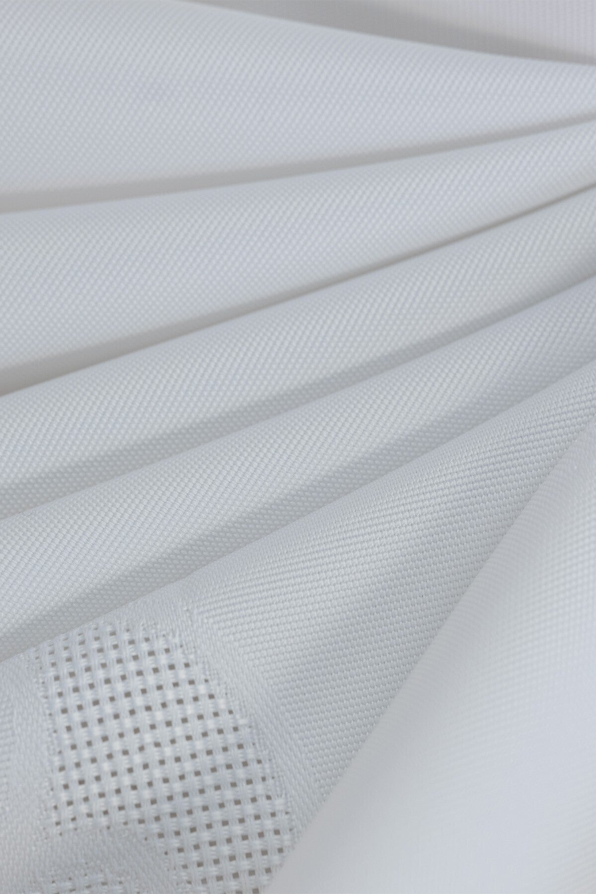 Tropikhome 160 x 220 Beyaz Sıvı İticilik Özellikli Jumbo Jakar Pano Masa Örtüsü — Beyaz