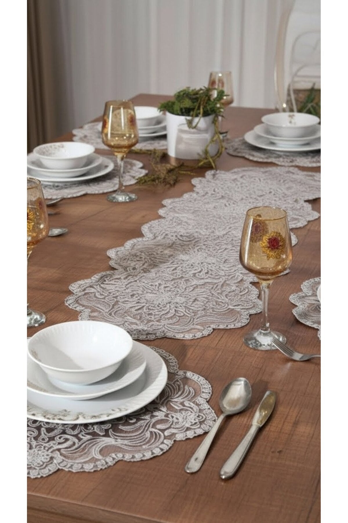 Tropikhome Nakışlı Gri 40 x 110 Runner + 40 x 40*12 Amerikan Servisli 13 Parça Sunum Yemek Seti — Gri