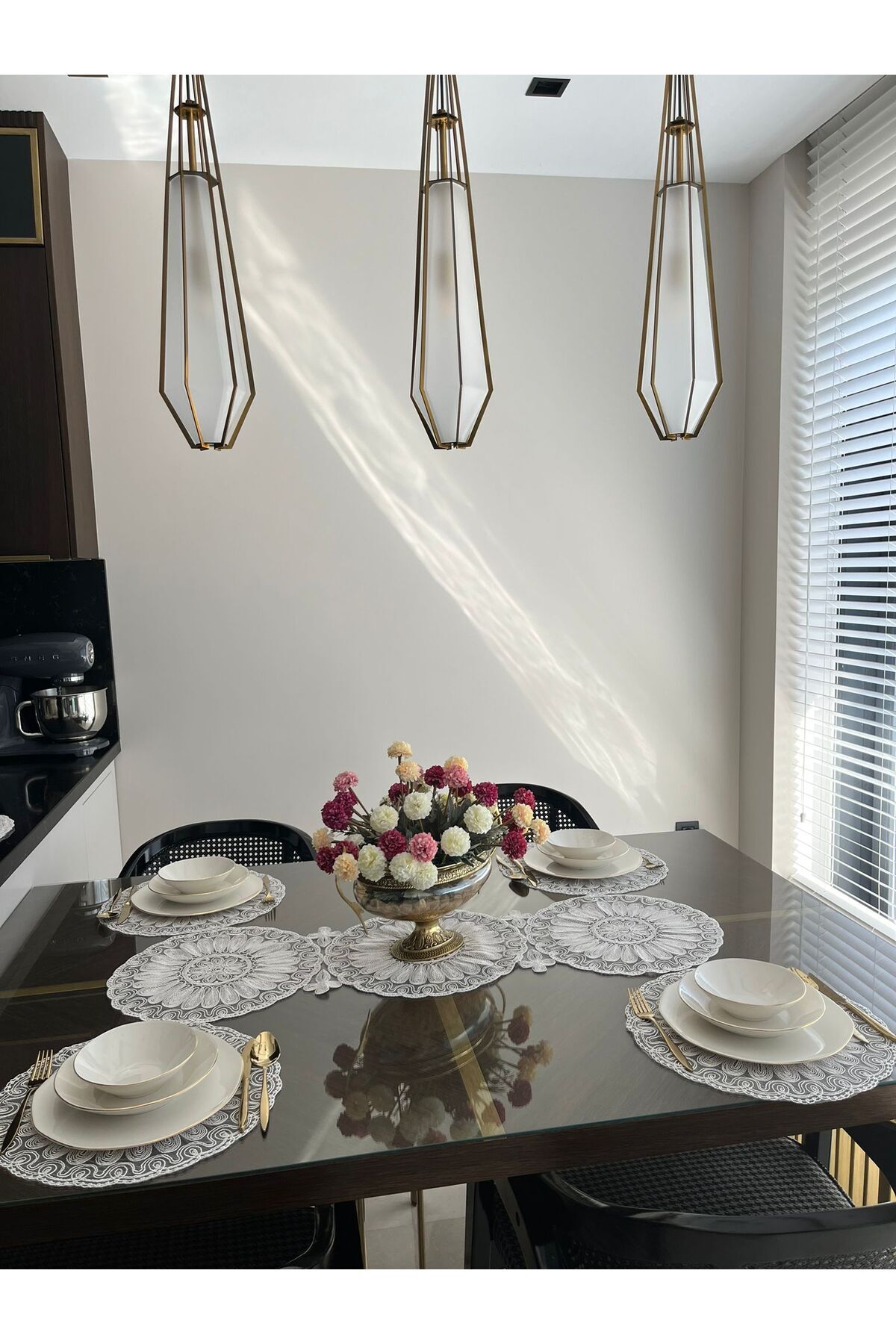 Tropikhome Nakışlı Ekru 40 x 110 Runnerlı + 40 x 40*6 Amerikan Servisli 7 Parça Sunum Yemek Seti — Ekru