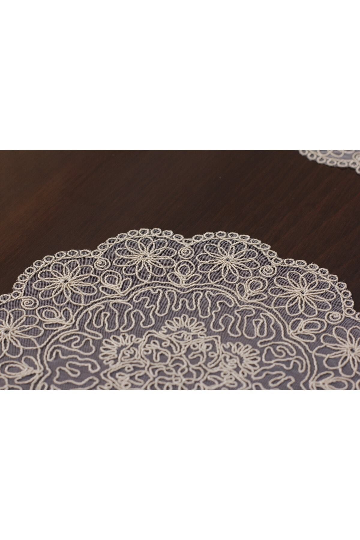 Tropikhome Nakışlı Bej 30 x 92 Runner + 30 x 30*6 Amerikan Servisli 7 Parça Sunum Yemek Seti — Bej