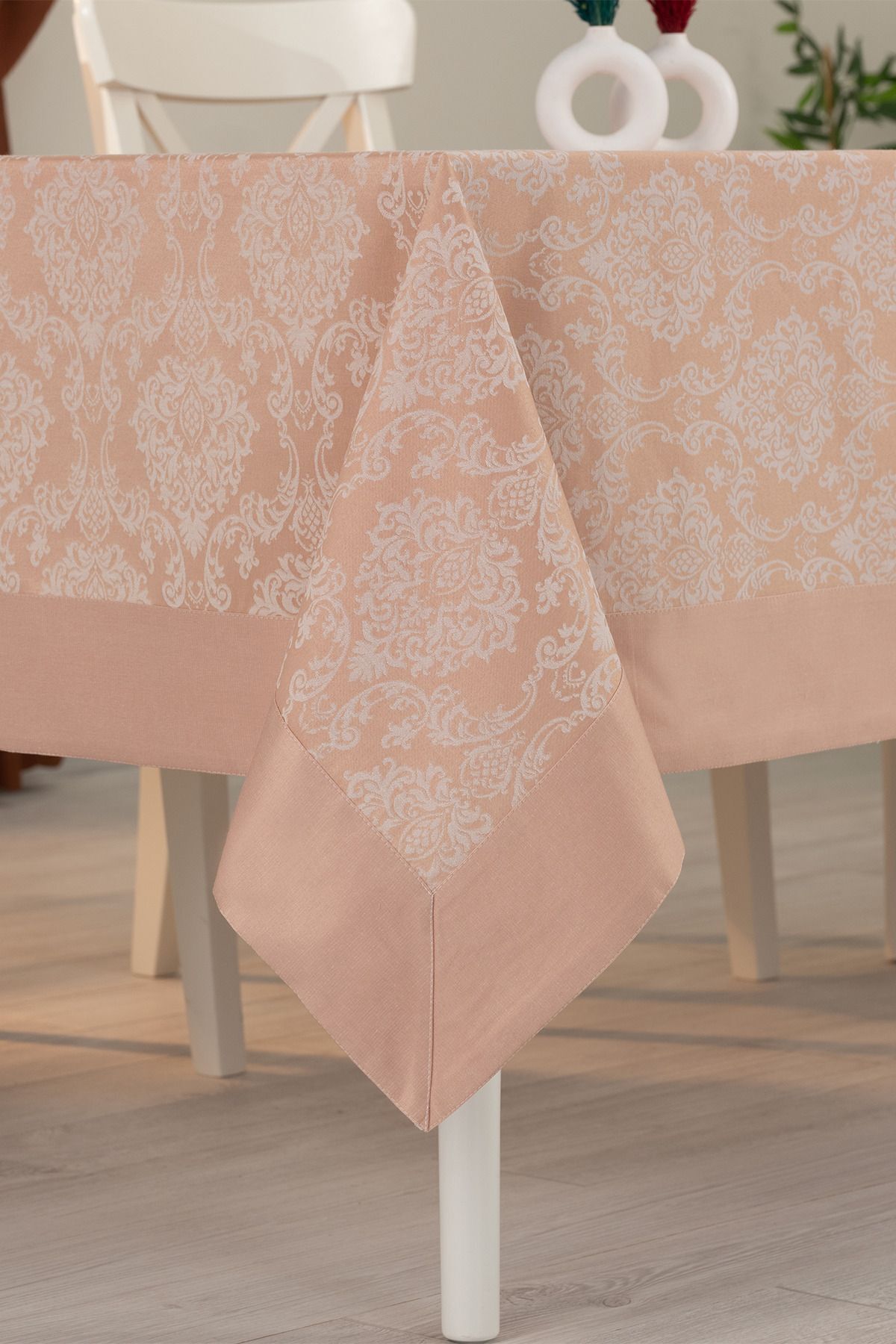 Tropikhome 160 x 220 Bej Pamuklu Damask Desenli Bordürlü Masa Örtüsü — Bej