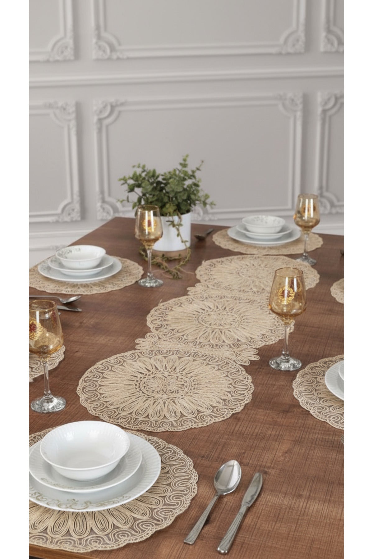 Tropikhome Nakışlı Bej 40 x 110 Runnerlı + 40 x 40*6 Amerikan Servisli 7 Parça Sunum Yemek Seti — Bej