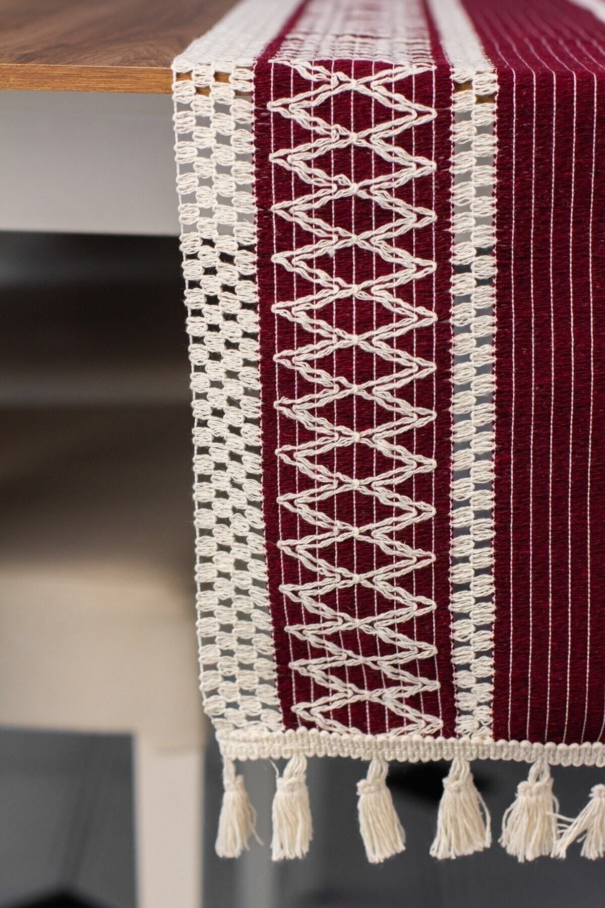 Ham Organik Pamuk Dantel Desenli Püsküllü Bordo Runner 35x145 Cm  Masa Sunum Örtüsü — Bordo