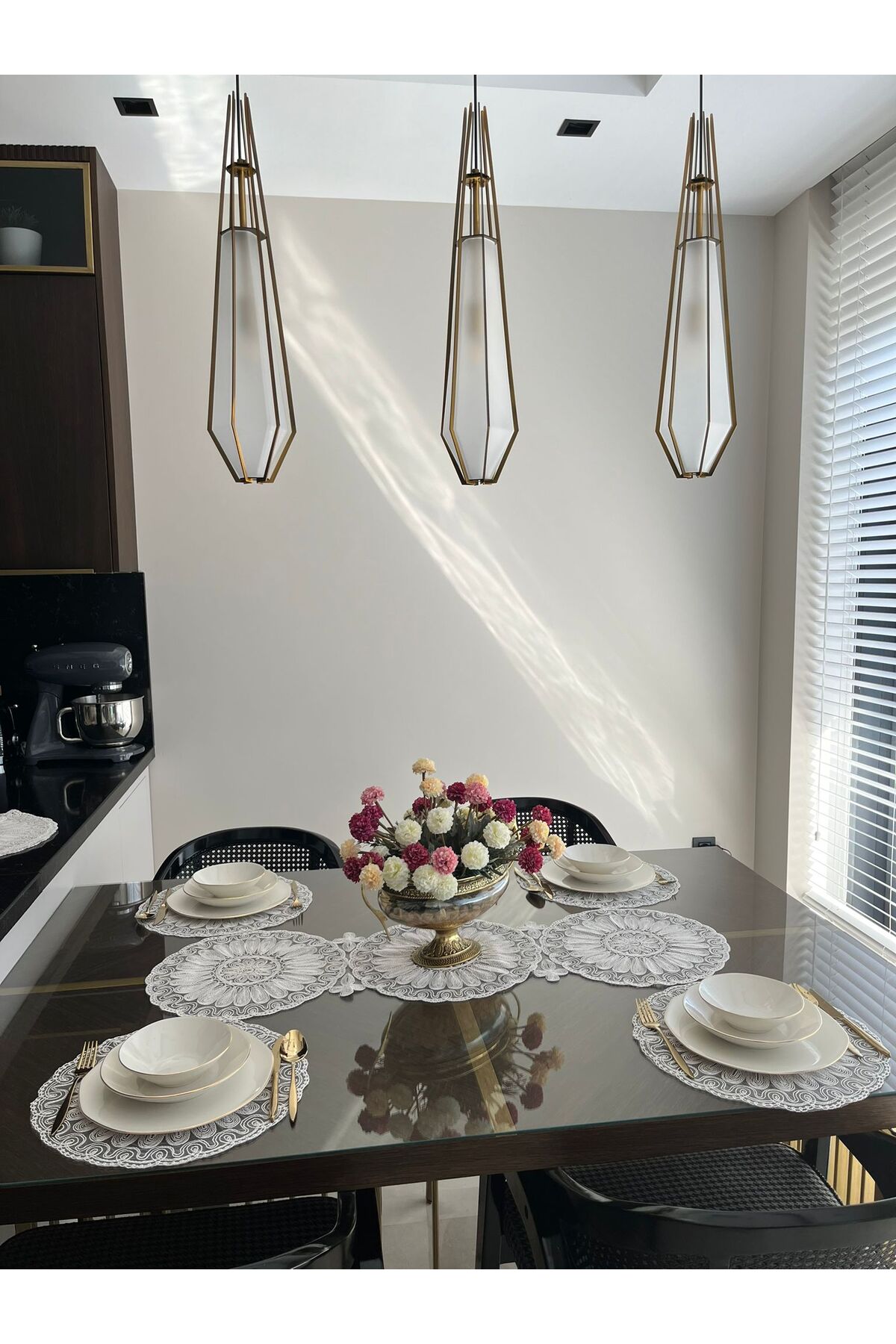 Tropikhome Nakışlı Ekru 40 x 110 Runnerlı + 40 x 40*6 Amerikan Servisli 7 Parça Sunum Yemek Seti — Ekru