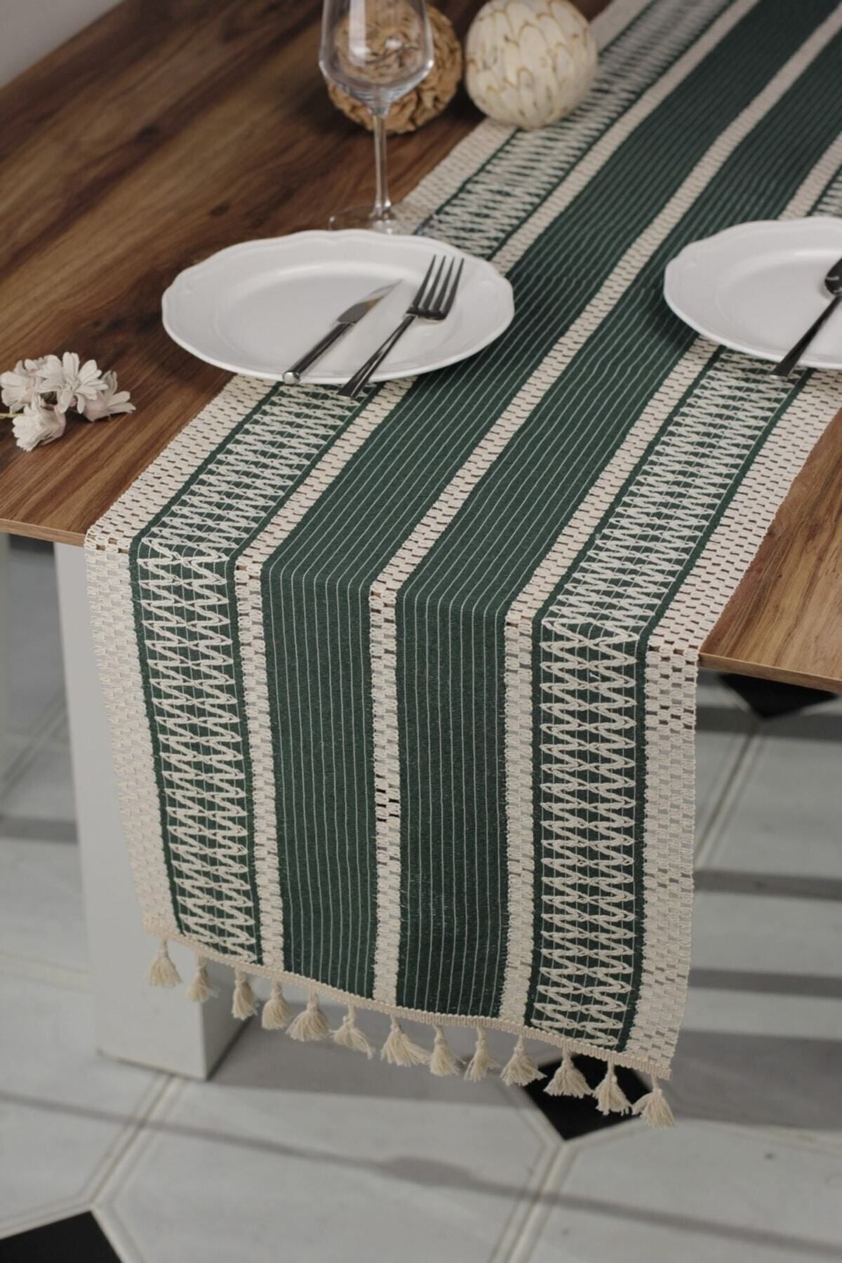 Ham Organik Pamuk Dantel Desenli Püsküllü Yeşil Runner 35x145 Cm  Masa Sunum Örtüsü — Yeşil