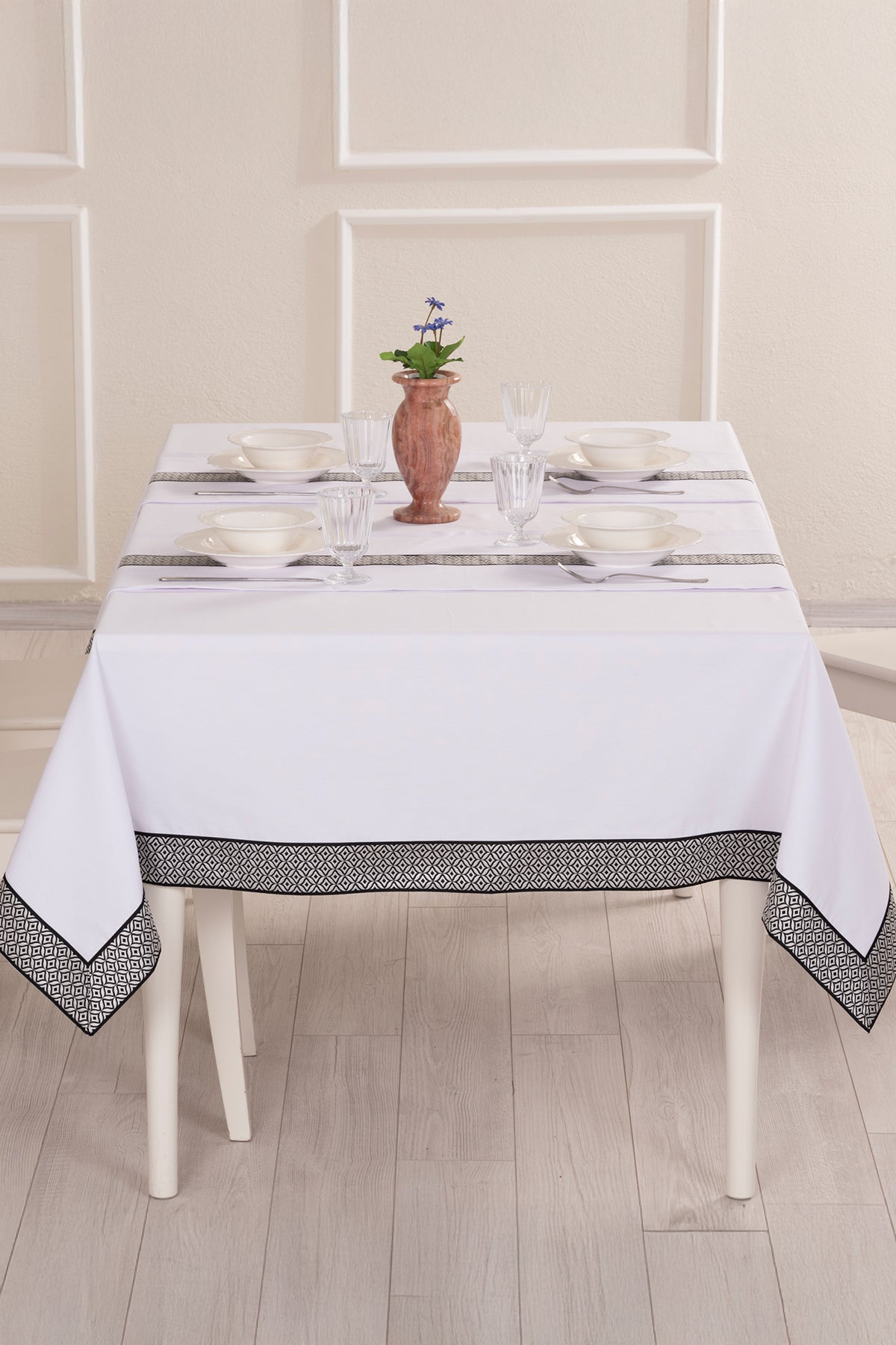 Tropikhome 140 x 180 Beyaz Çeyizlik Pamuklu Masa Örtüsü — Beyaz