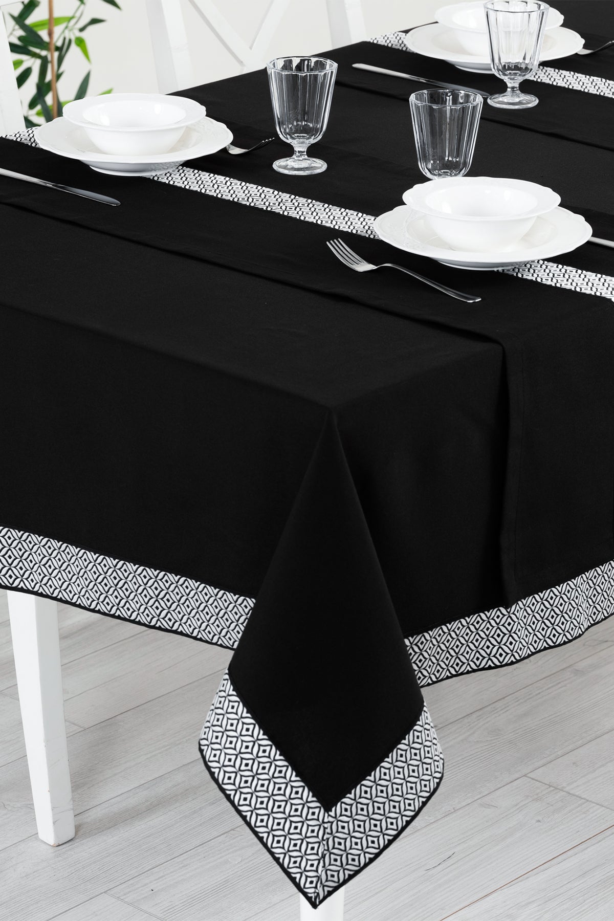 Tropikhome 160 x 220 + 2 Runner Siyah Çeyizlik Pamuklu Masa Örtüsü Seti — Siyah