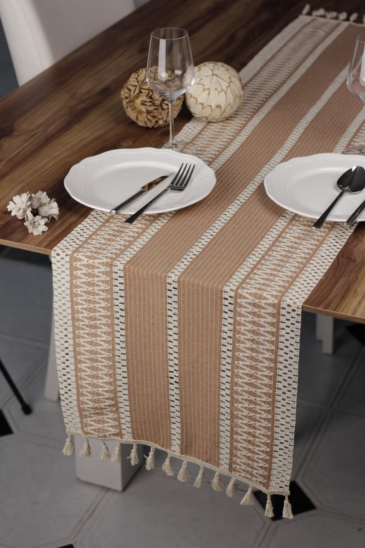 Ham Organik Pamuk Dantel Desenli Püsküllü Bej Runner 35x145 Cm  Masa Sunum Örtüsü — Bej