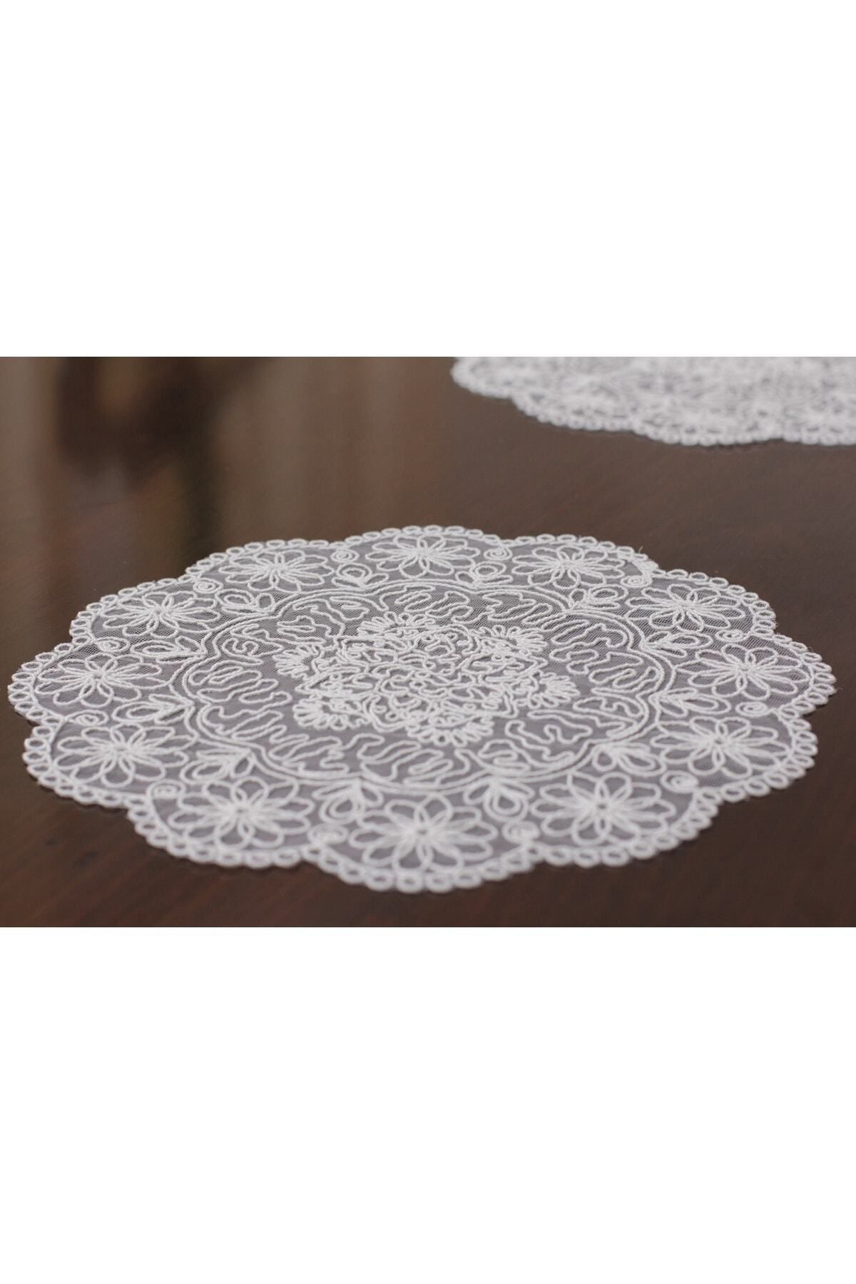 Tropikhome Nakışlı Ekru 30 x 92 Runner + 30 x 30*6 Amerikan Servisli 7 Parça Sunum Yemek Seti — Ekru
