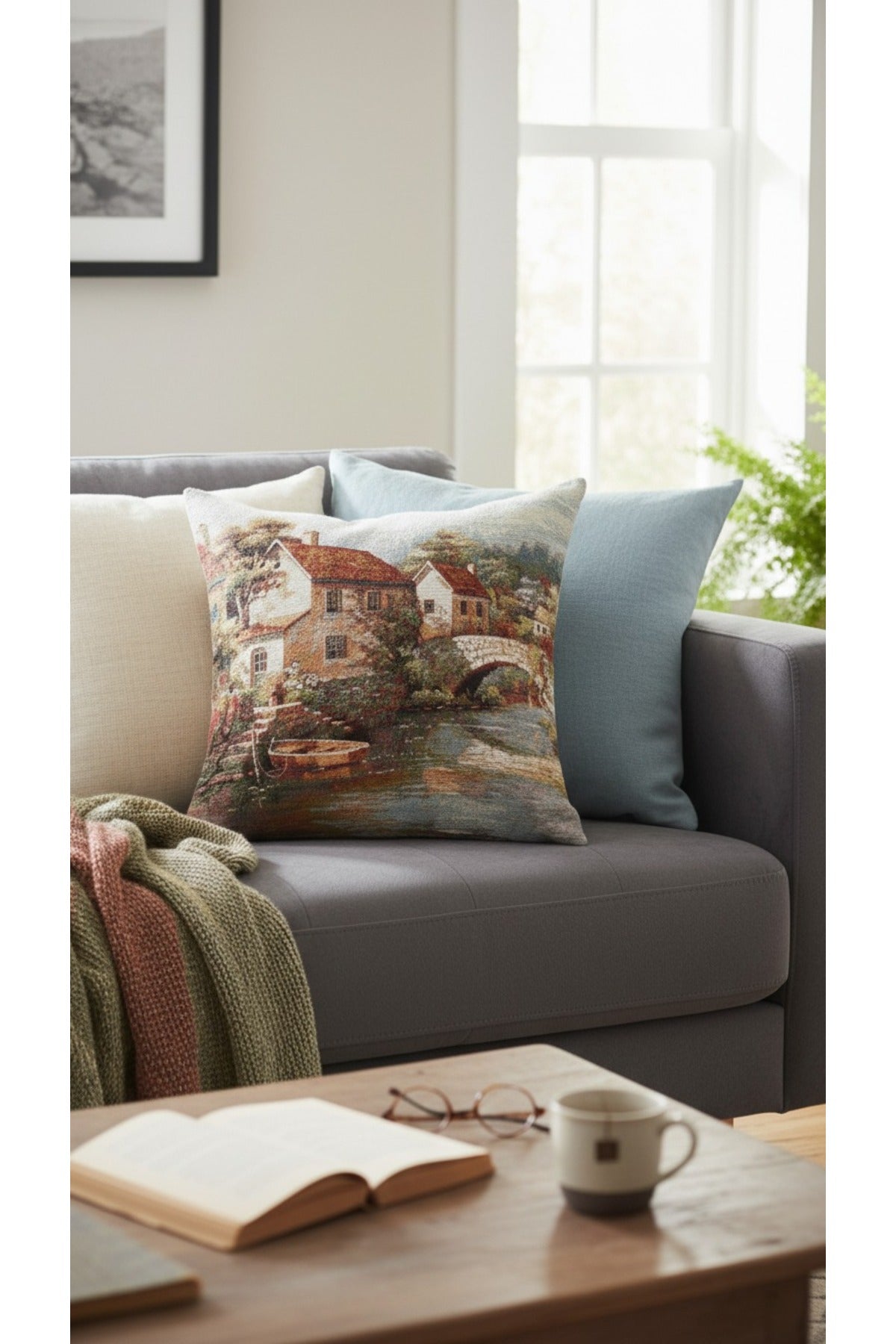 Tropikhome ST-9 Kırsal Ev Desenli 45 x 45 Cm Çift Taraflı Goblen Dokuma Kırlent Kılıfı — Çok Renkli