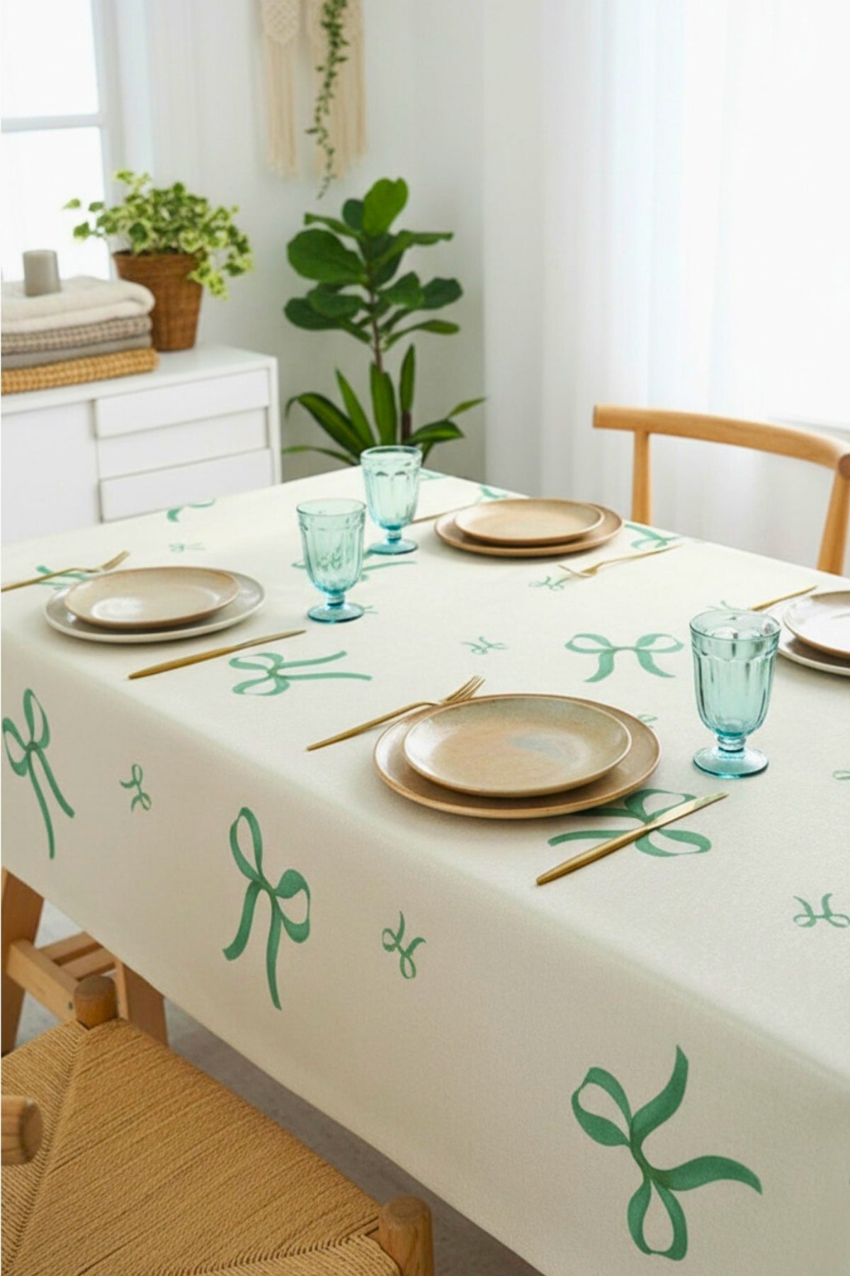 Tropikhome 120 x 150 Fiyonk Desenli Solma Yapmaz Dijital Baskılı Dertsiz Masa Örtüsü — Yeşil