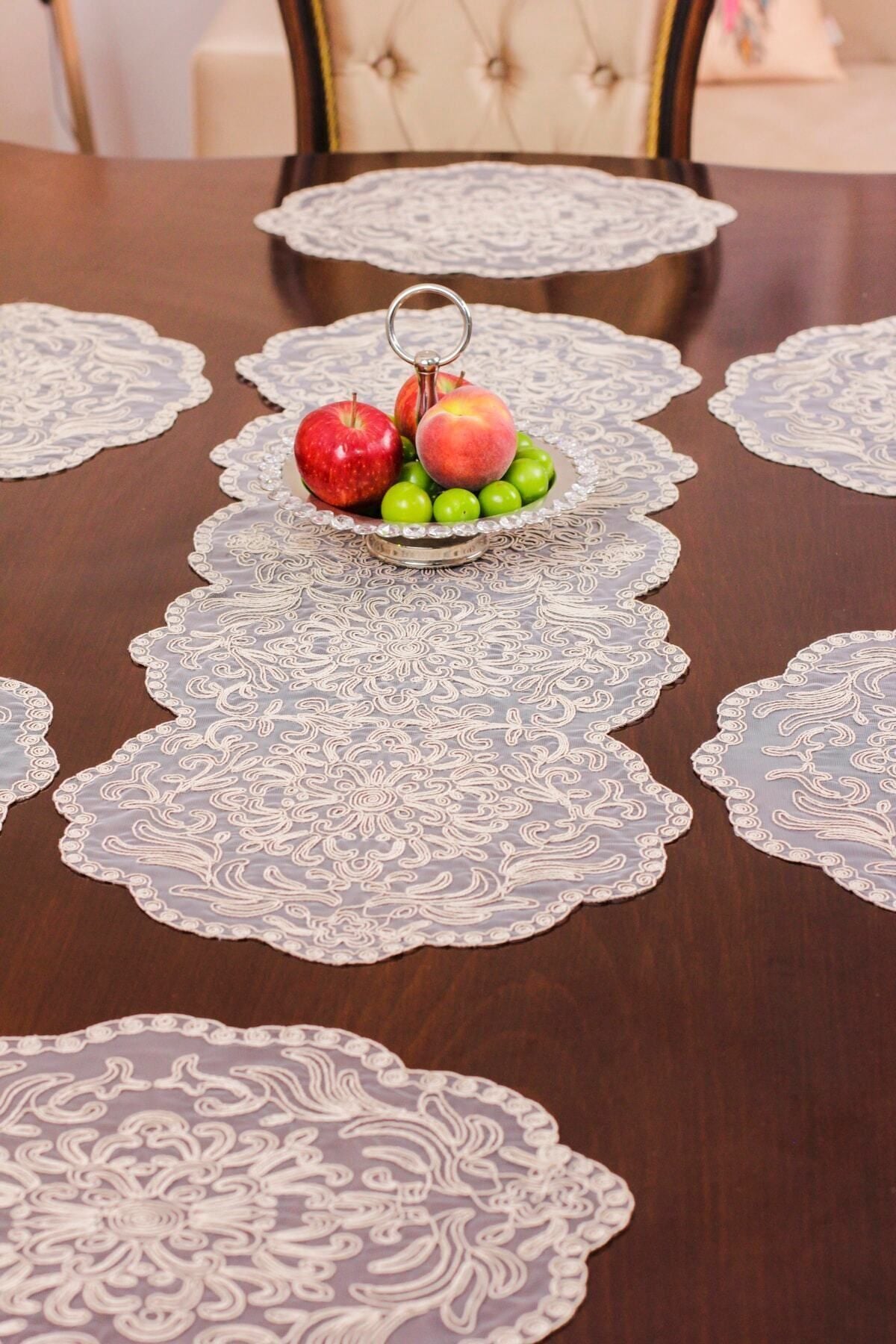 Tropikhome Nakışlı Bej 40 x 110 Runner  + 40 x 40*12 Amerikan Servisli 13 Parça Sunum Yemek Seti — Bej