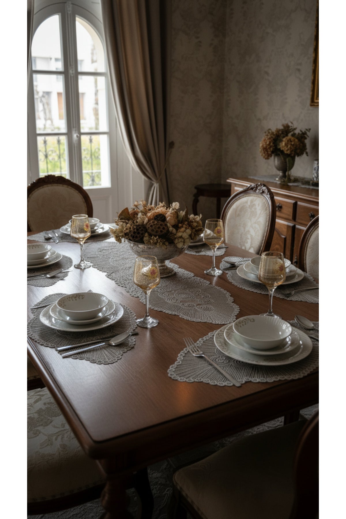 Tropikhome Nakışlı Gri 35 x 115 Runner + 35 x 50*6 Amerikan Servisli 7 Parça Sunum Yemek Seti — Gri