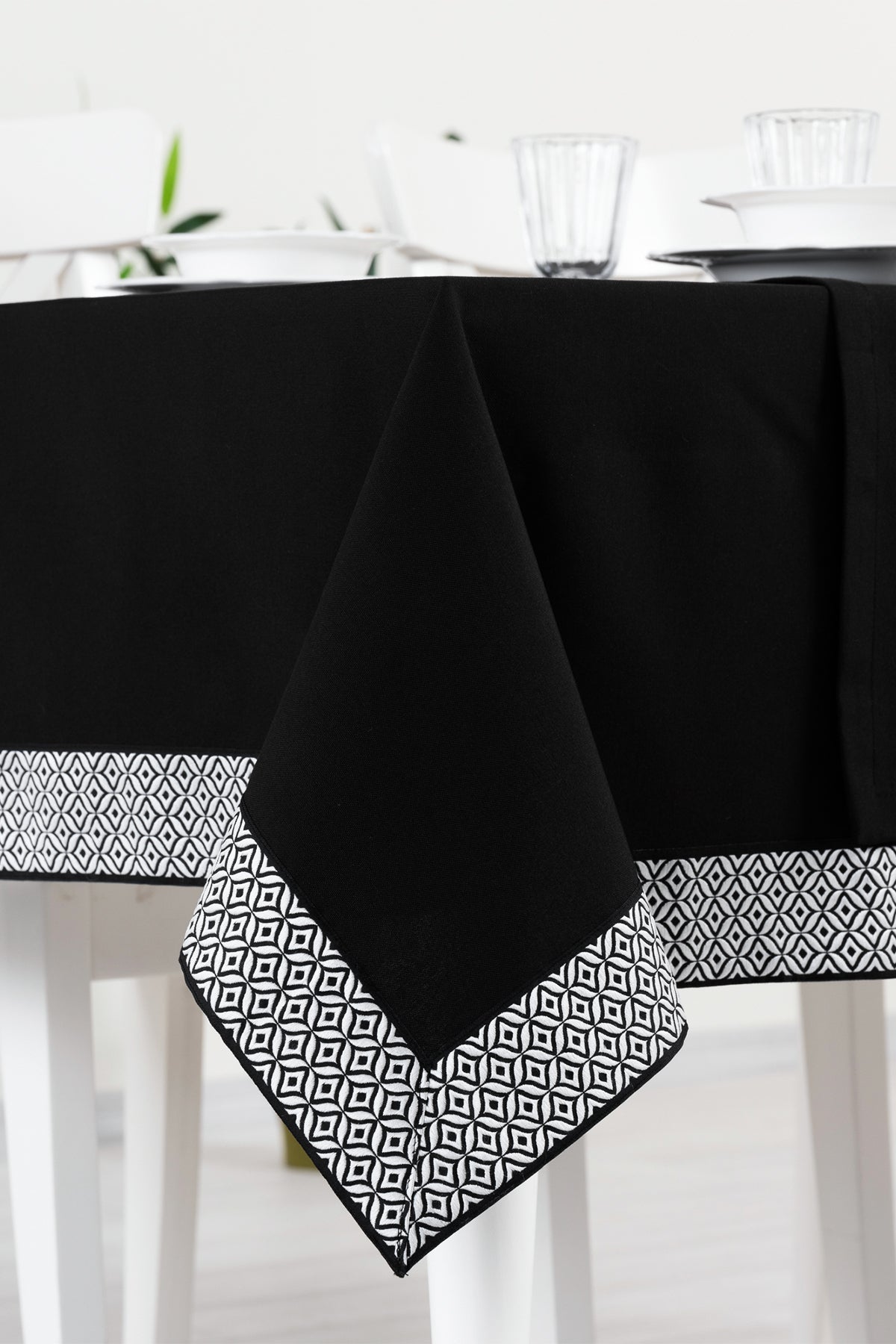 Pamuklu Jakar Kumaştan 160x220 Cm Çeyizlik Masa Örtüsü — Siyah