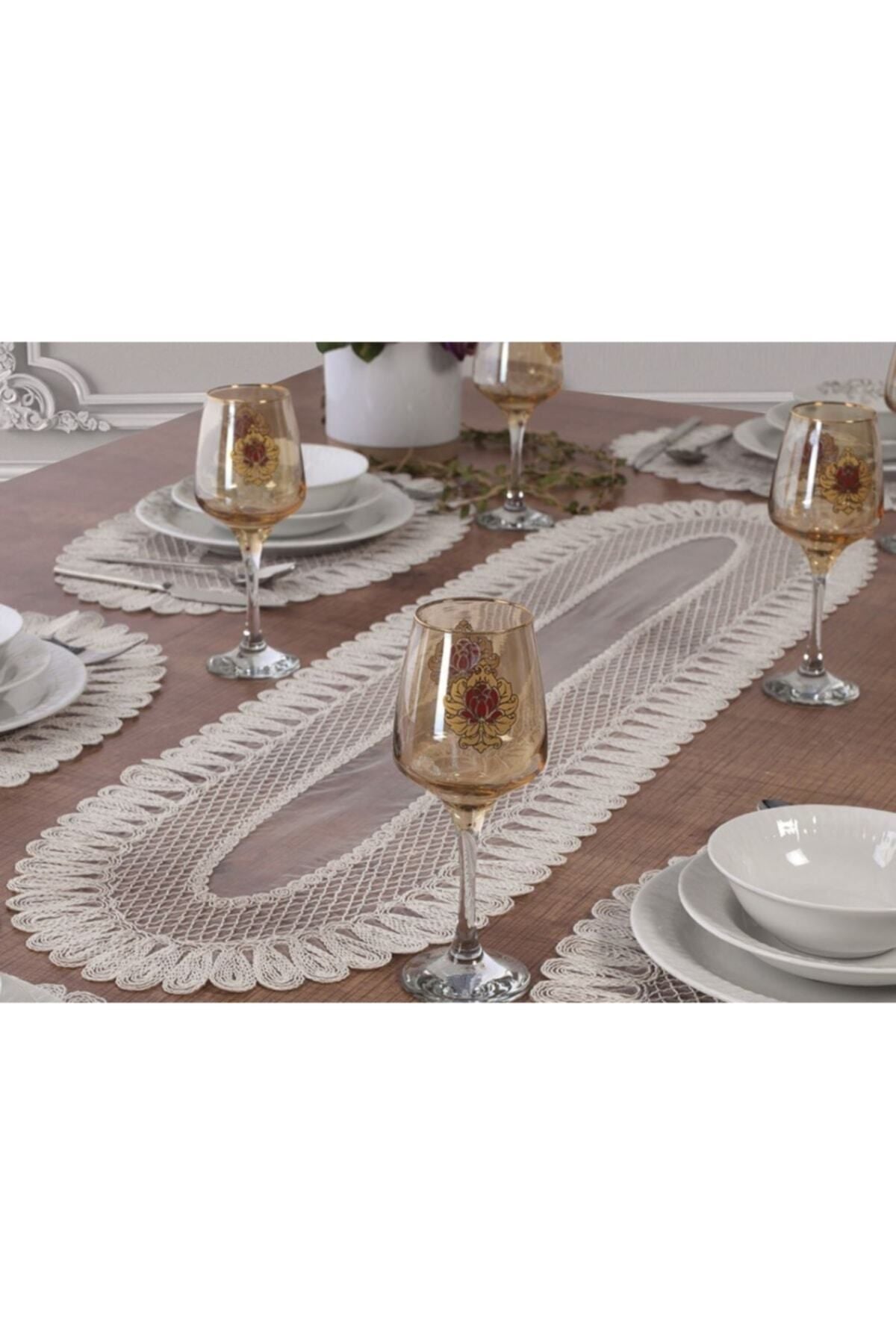 Tropikhome Nakışlı Ekru 32 x 110 Runner + 32 x 50*8 Amerikan Servisli 9 Parça Sunum Yemek Seti — Ekru