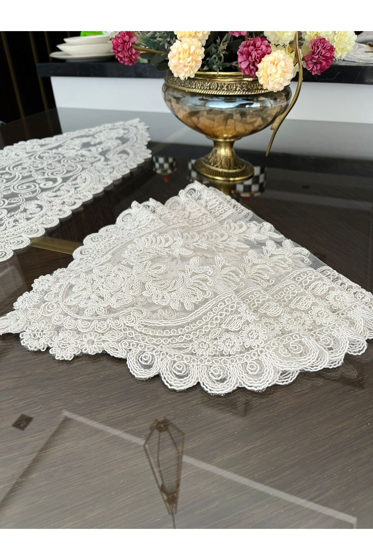 Tropikhome Nakışlı Ekru 35 x 115 Runner + 35 x 50*6 Amerikan Servisli 7 Parça Sunum Yemek Seti — Ekru