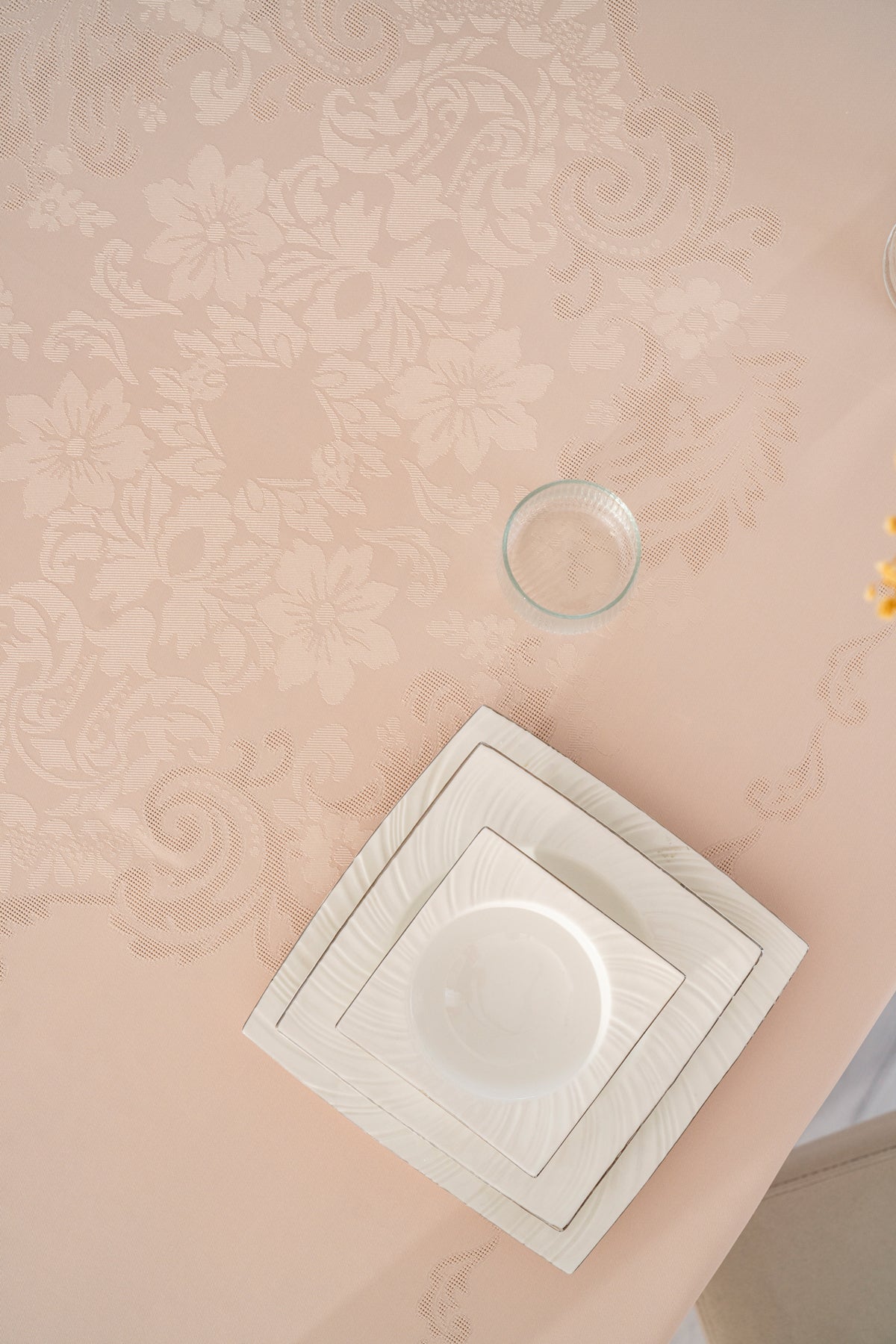 Tropikhome 160 x 220 Bej Sıvı İticilik Özellikli Jumbo Jakar Pano Masa Örtüsü — Bej
