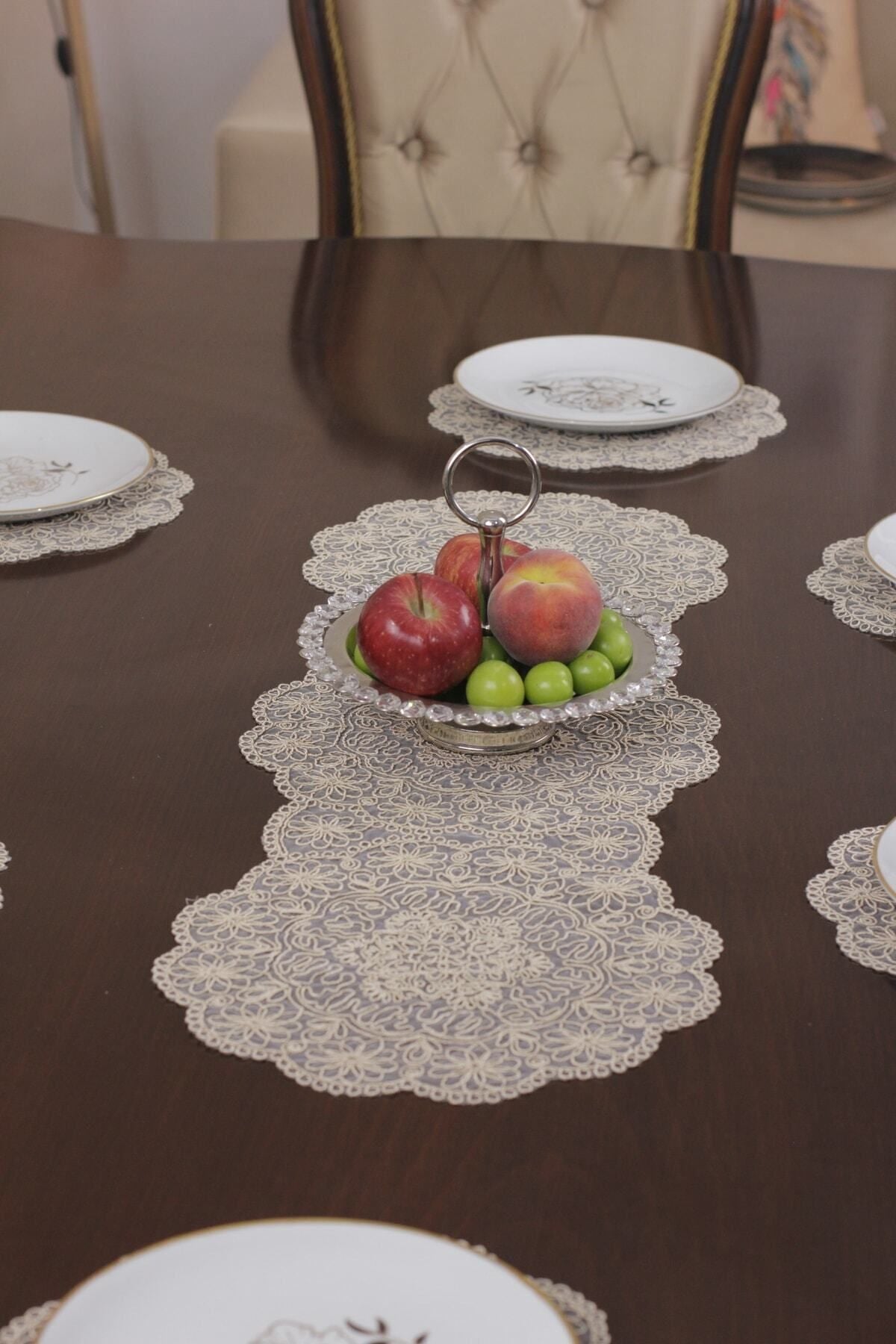Tropikhome Nakışlı Bej 30 x 92 Runner + 30 x 30*6 Amerikan Servisli 7 Parça Sunum Yemek Seti — Bej