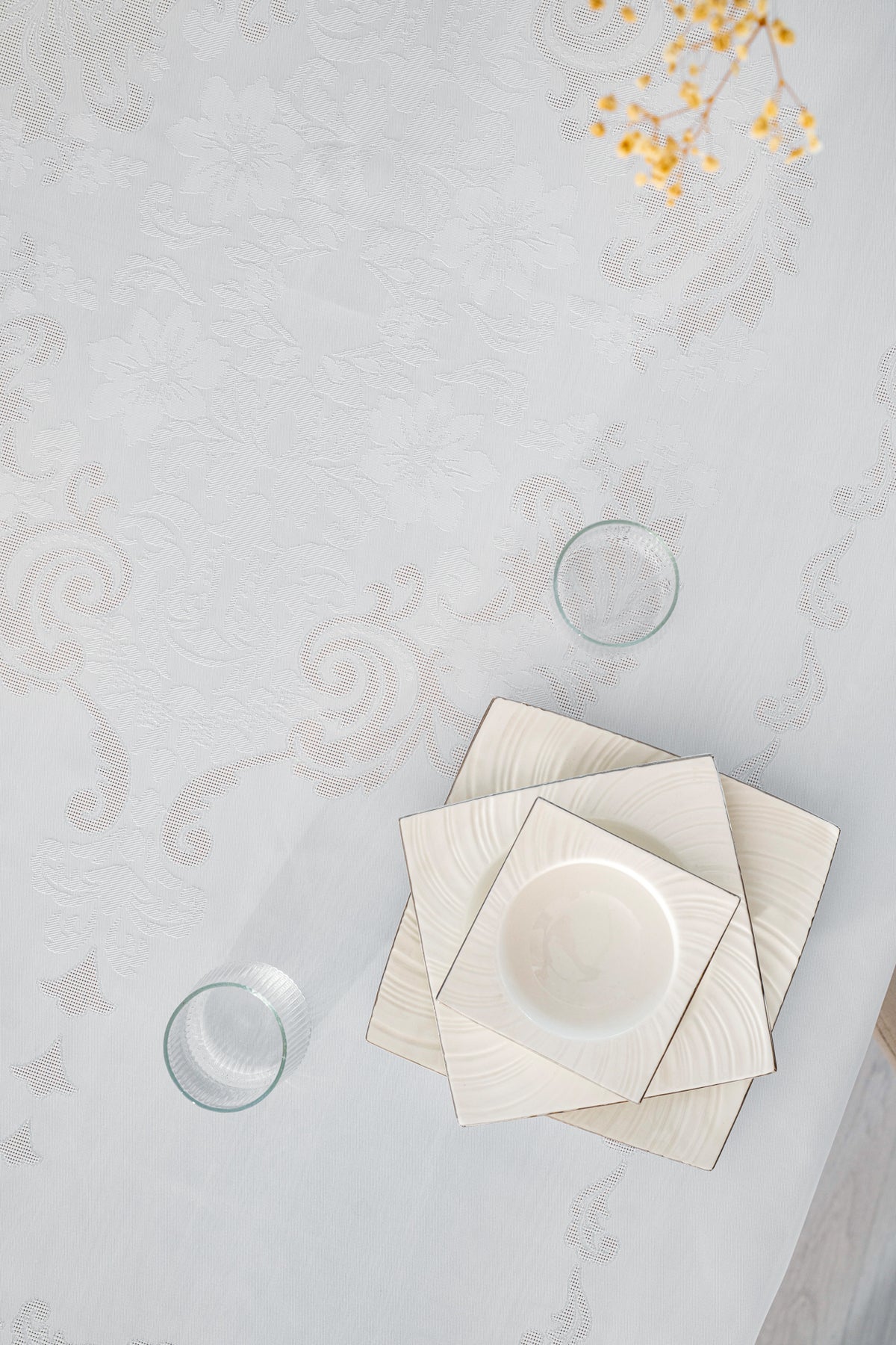 Tropikhome 160 x 220 Beyaz Sıvı İticilik Özellikli Jumbo Jakar Pano Masa Örtüsü — Beyaz