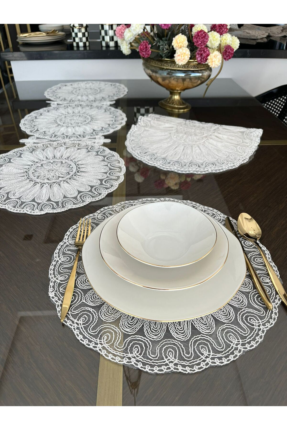 Tropikhome Nakışlı Ekru 40 x 110 Runnerlı + 40 x 40*6 Amerikan Servisli 7 Parça Sunum Yemek Seti — Ekru