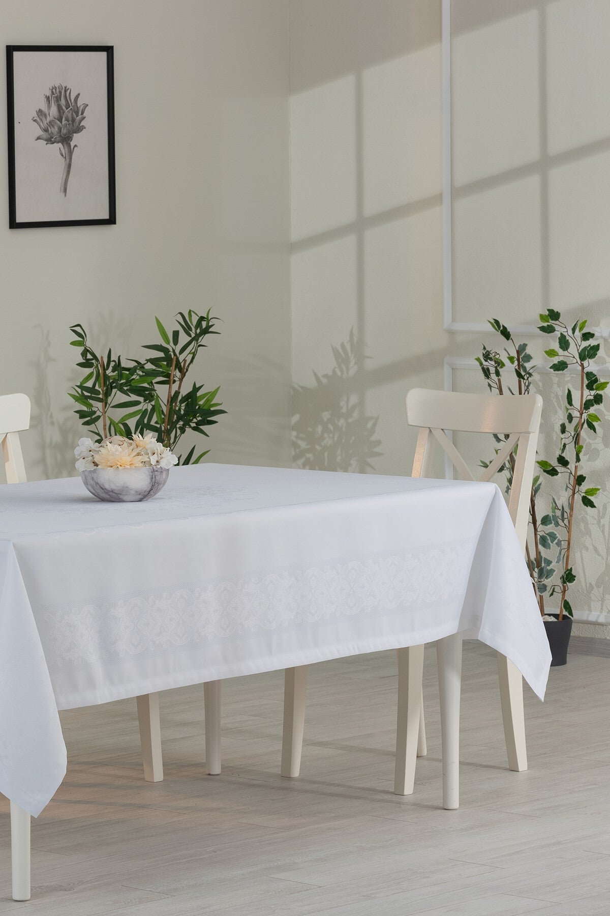 Tropikhome 160 x 220 Beyaz Sıvı İticilik Özellikli Jumbo Jakar Pano Masa Örtüsü — Beyaz