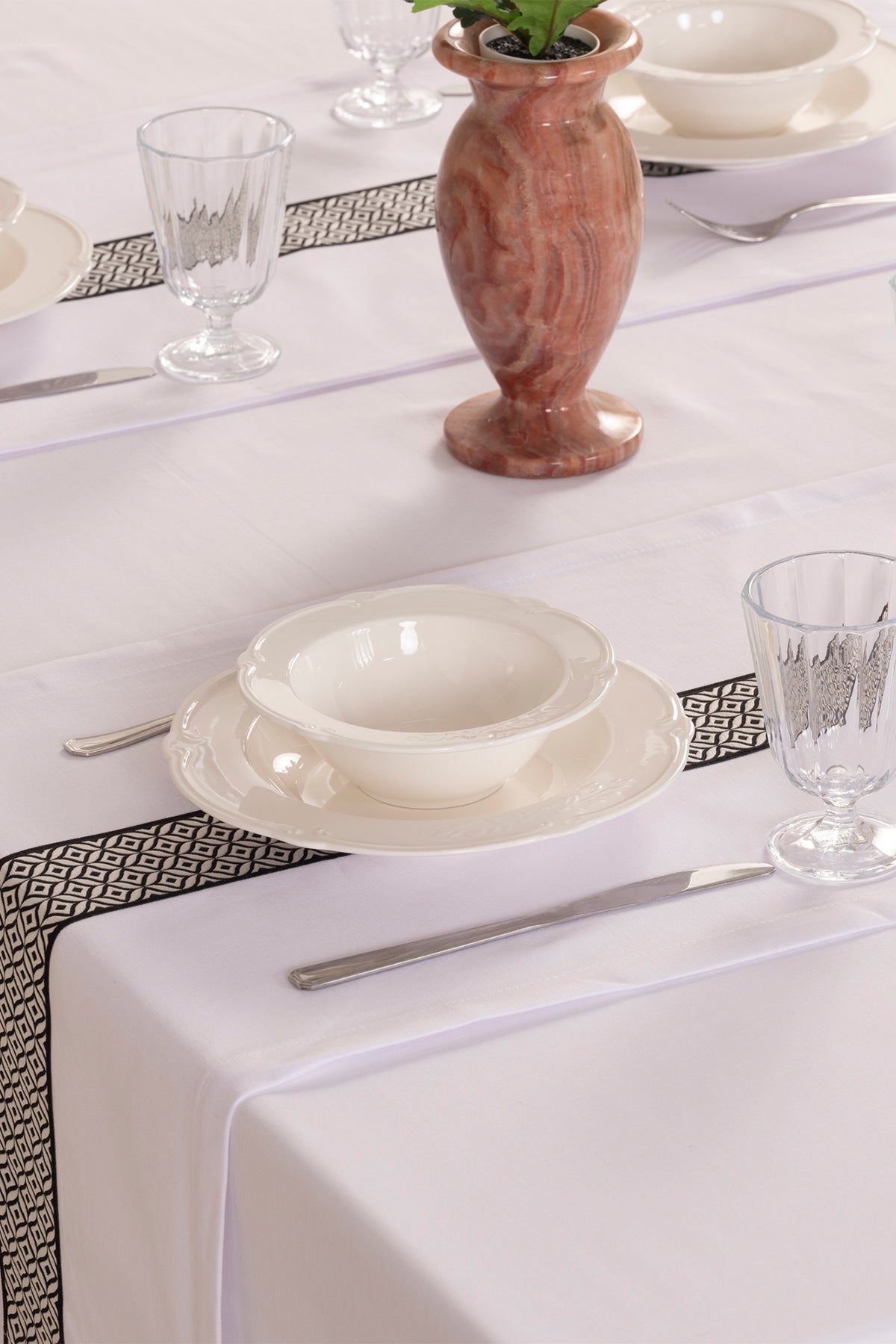 Tropikhome 160 x 260 + 2 Runner Beyaz Çeyizlik Pamuklu Masa Örtüsü Seti — Beyaz