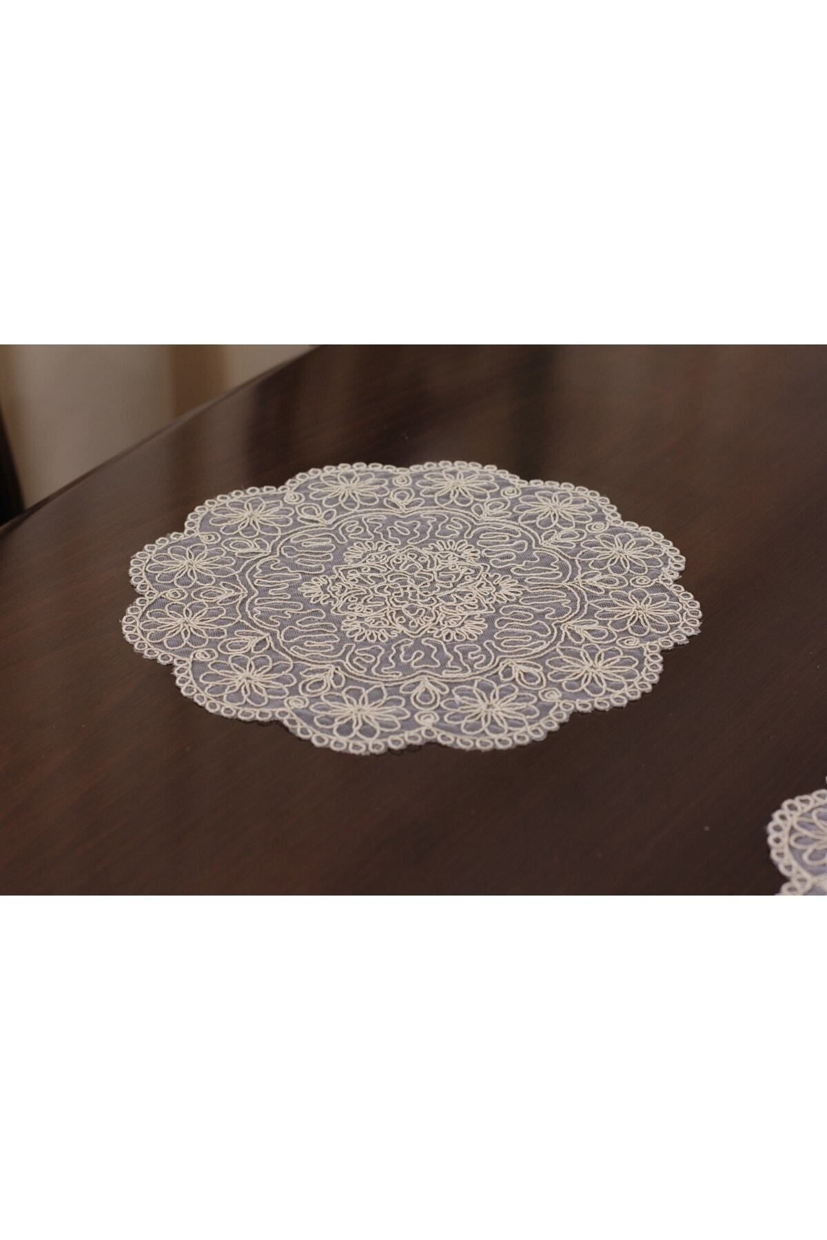 Tropikhome Nakışlı Bej 30 x 92 Runner + 30 x 30*6 Amerikan Servisli 7 Parça Sunum Yemek Seti — Bej