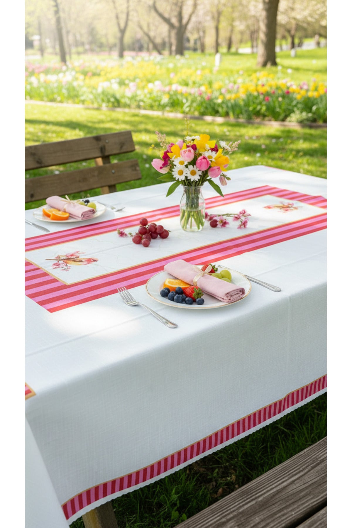 Tropikhome 140 x 180 Pembe Kuş Desenli Solma Yapmaz Dijital Baskılı Dertsiz Masa Örtüsü — Pembe