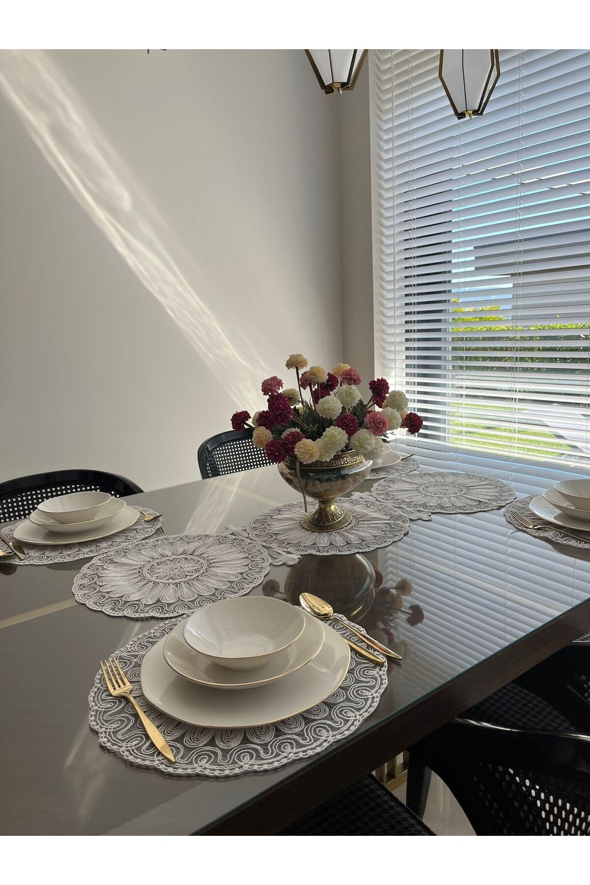 Tropikhome Nakışlı Ekru 40 x 110 Runnerlı + 40 x 40*6 Amerikan Servisli 7 Parça Sunum Yemek Seti — Ekru