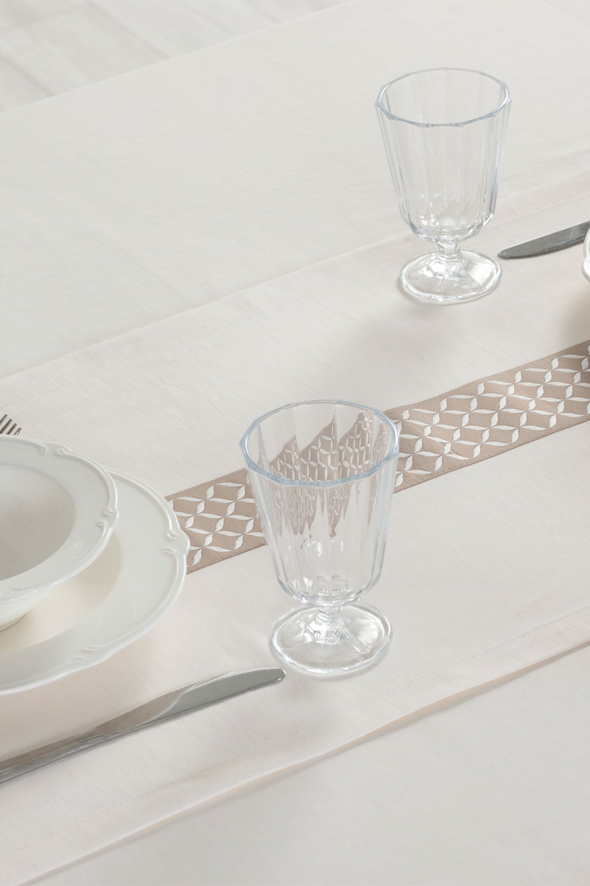 Tropikhome 160 x 260 + 2 Runner Krem Çeyizlik Pamuklu Masa Örtüsü Seti — Krem