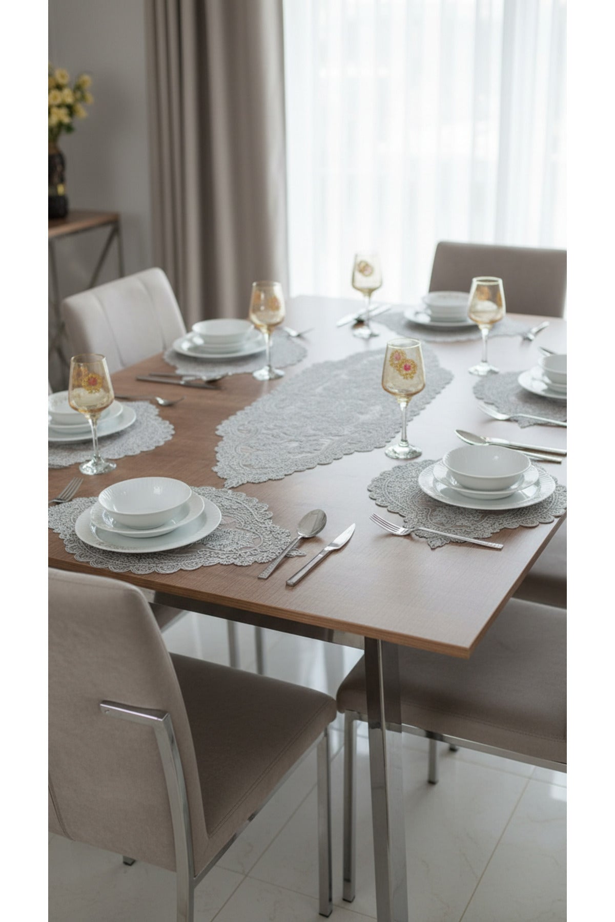 Tropikhome Nakışlı Gri 35 x 115 Runner + 35 x 50*12 Amerikan Servisli 13 Parça Sunum Yemek Seti — Gri