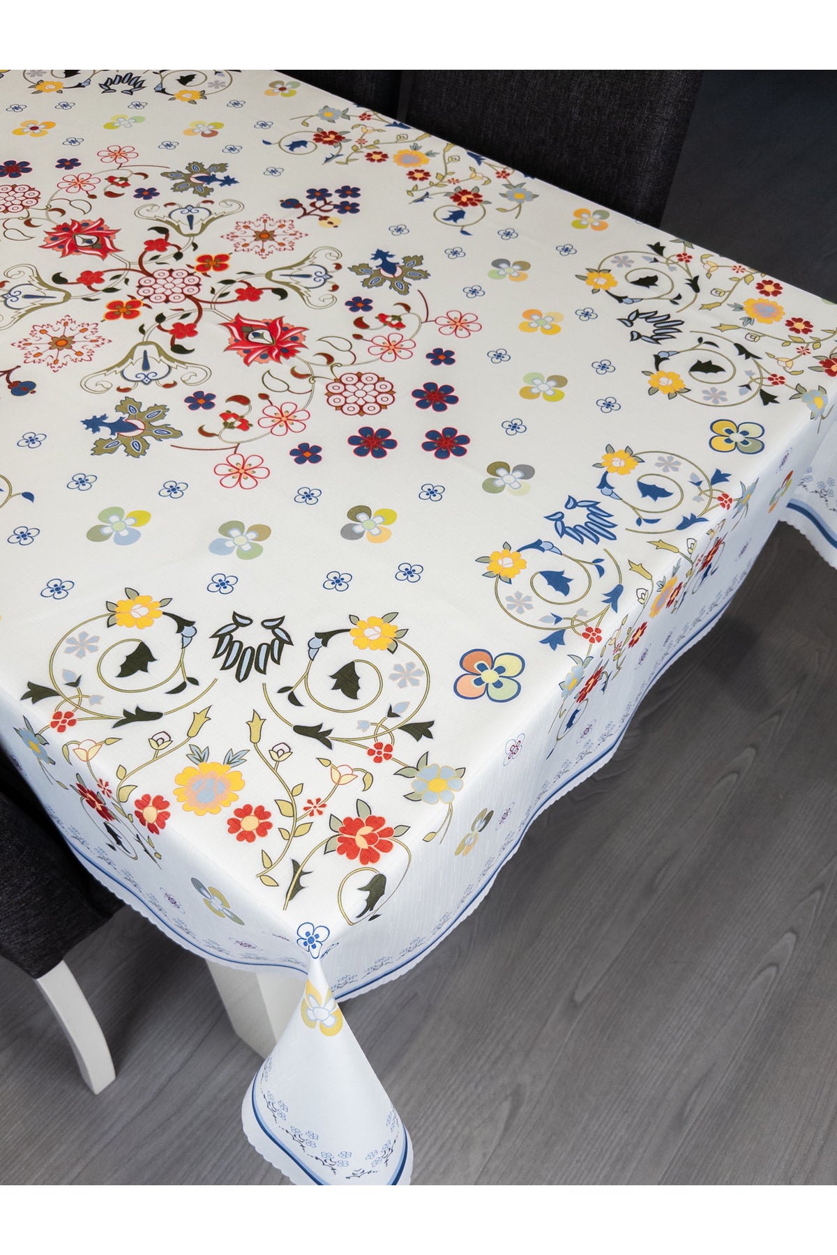 Dijital Baskılı Polyester Kumaş Dertsiz Leke Tutmaz Masa Örtüsü — Çok Renkli