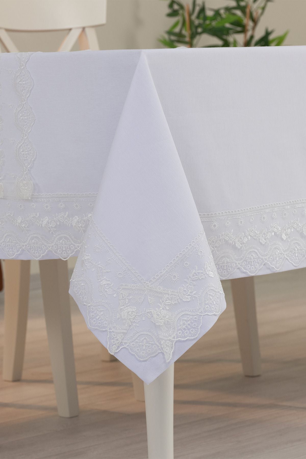 Tropikhome 160 x 220 Beyaz Pamuklu Masa Örtüsü Ve Dantelli Runner Çeyiz Seti — Beyaz